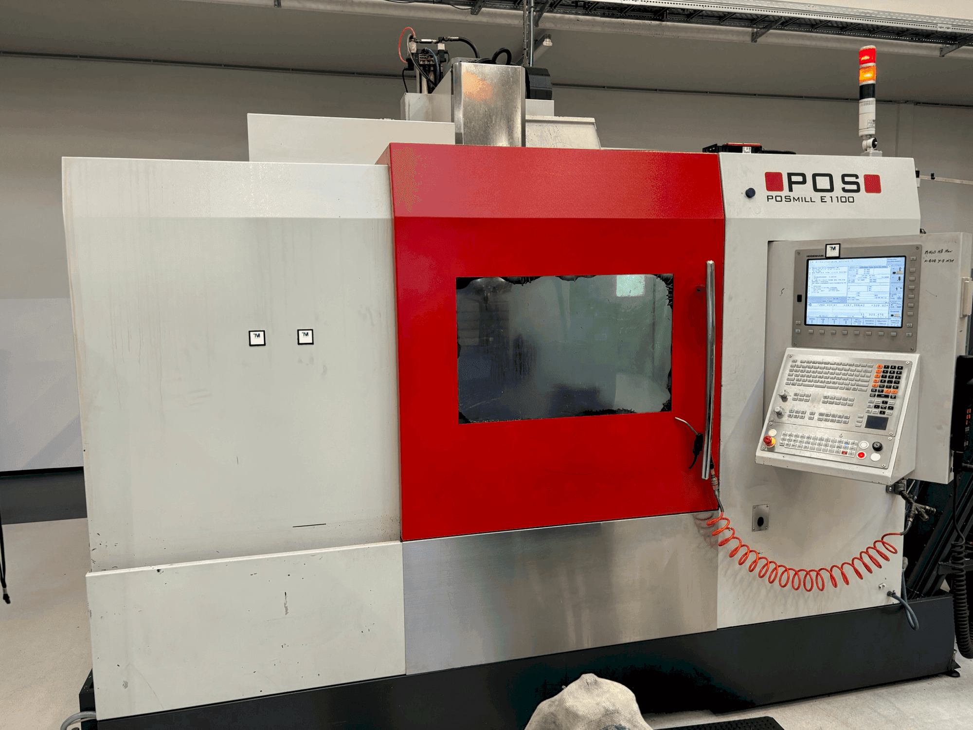 Vista Frontal  da POSmill E 1100  máquina