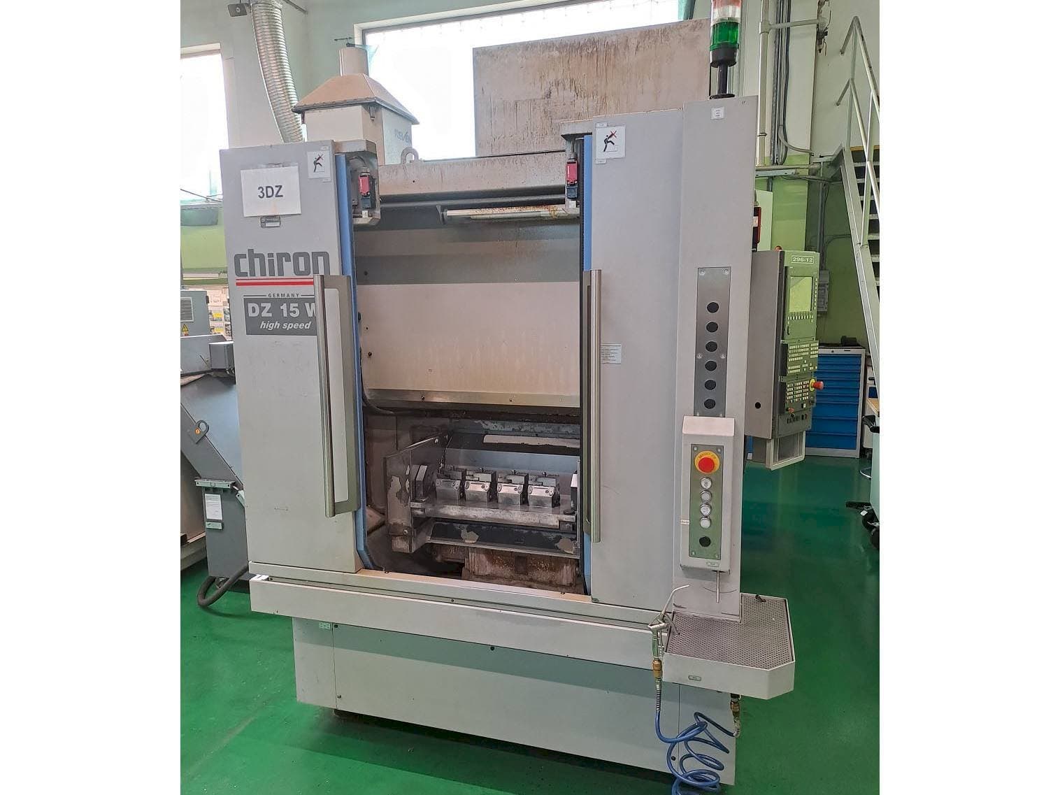 Vista Frontal  da CHIRON DZ 15W HS  máquina