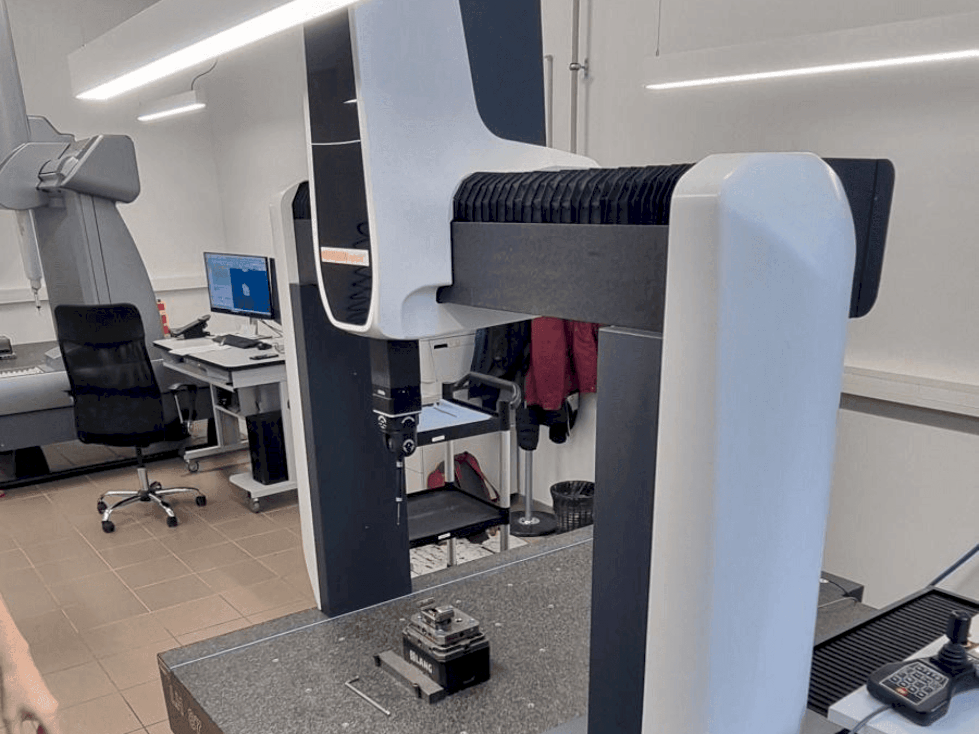 Vista Frontal  da Wenzel LH87  máquina