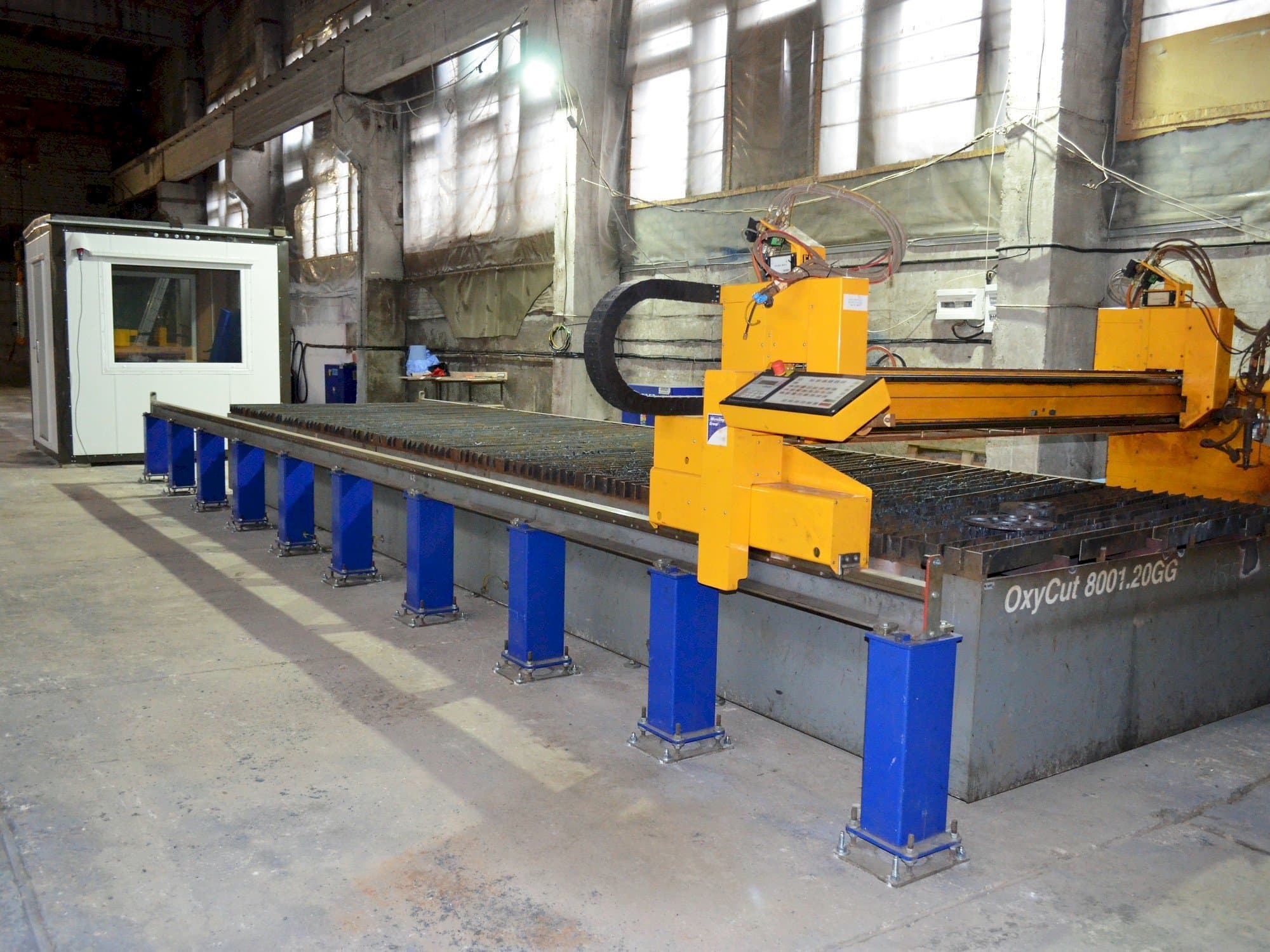 Vista Frontal  da MicroStep OxyCut 8001 20GG  máquina