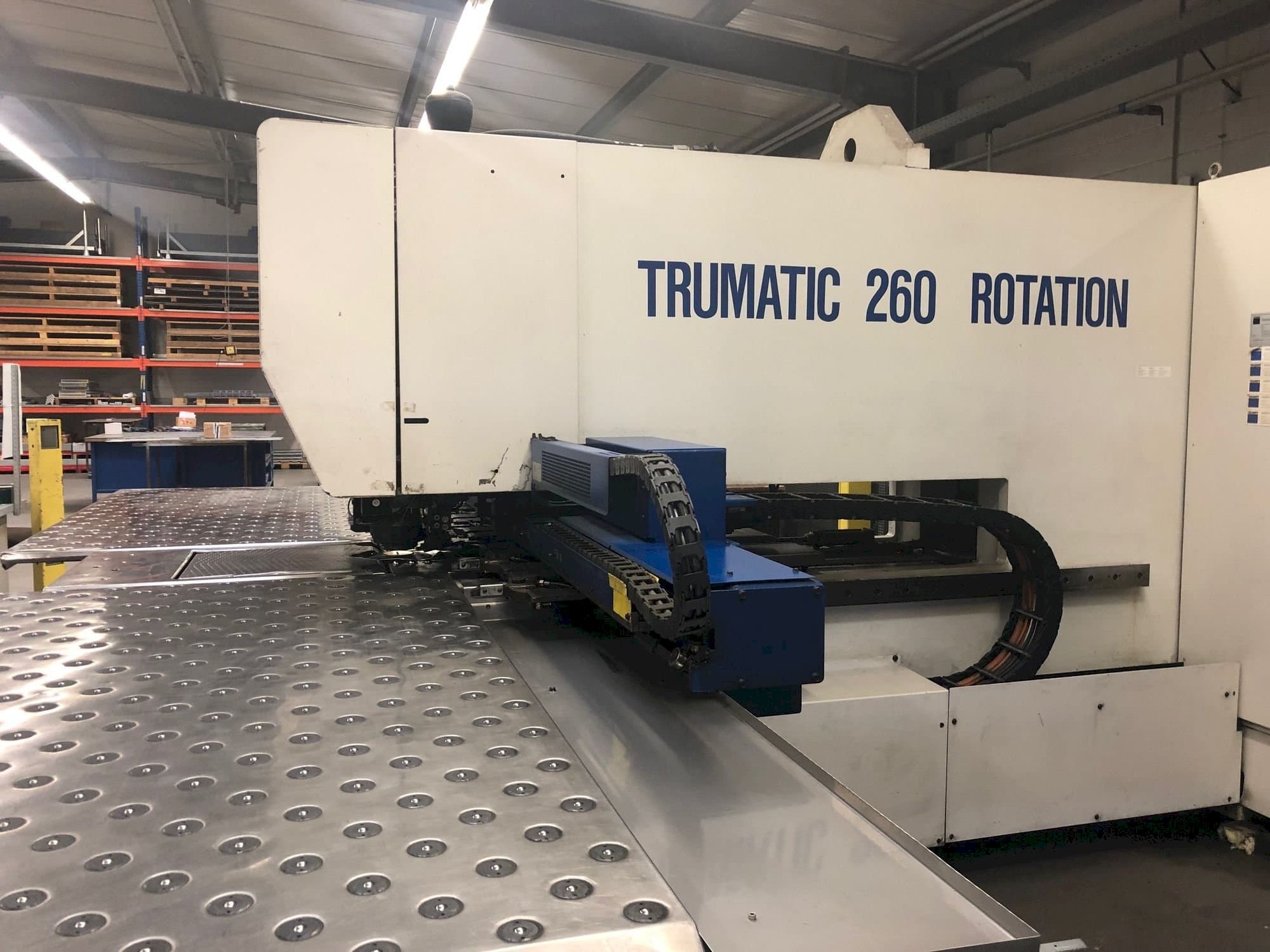 Vista Lateral Esquerda  da Trumpf Trumatic 260  máquina