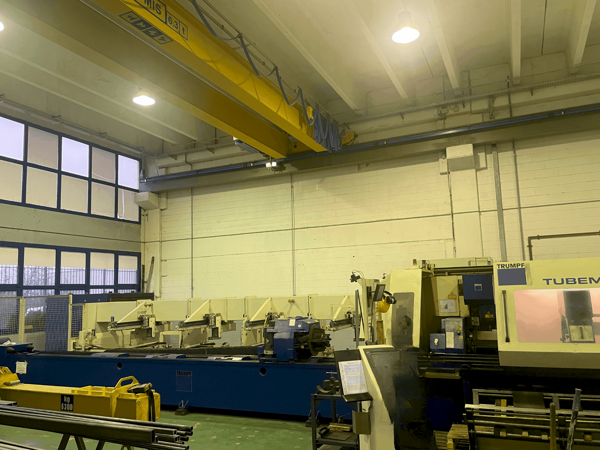 Vista Frontal  da TRUMPF TUBEMATIC 3.2 kw  máquina