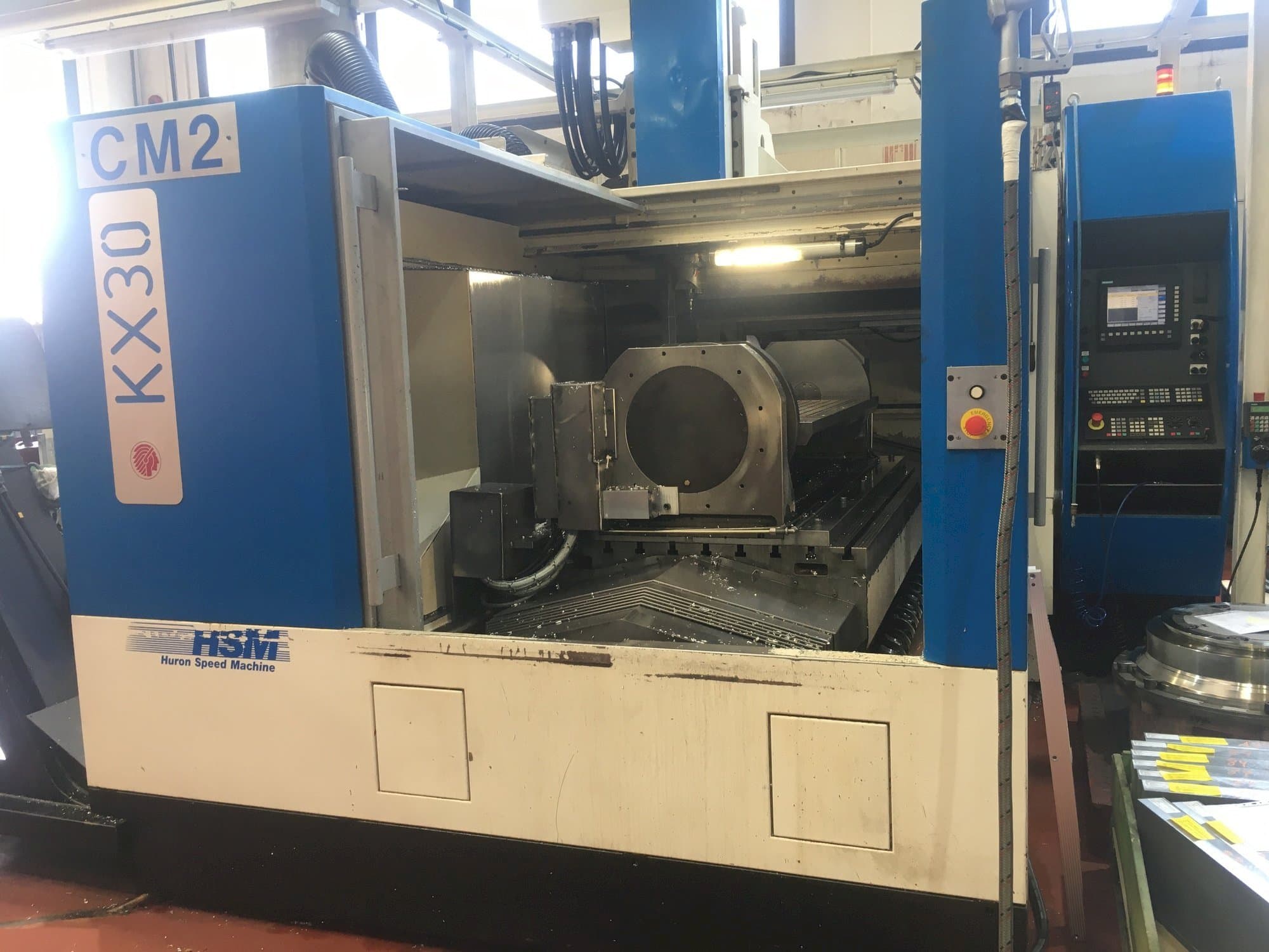 Vista Frontal  da Huron KX30  máquina