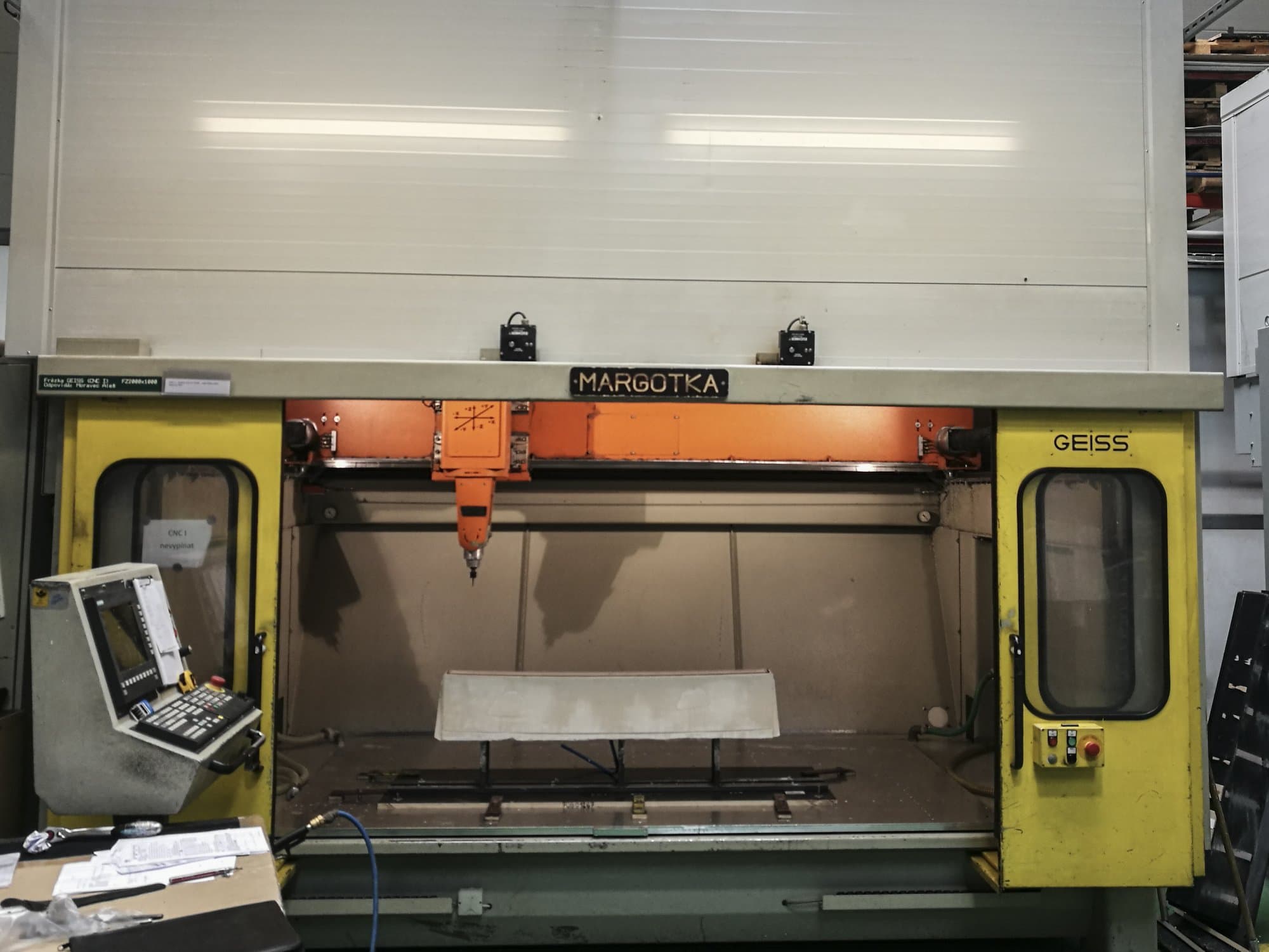 Vista Frontal  da GEISS FZ 2000x1000  máquina