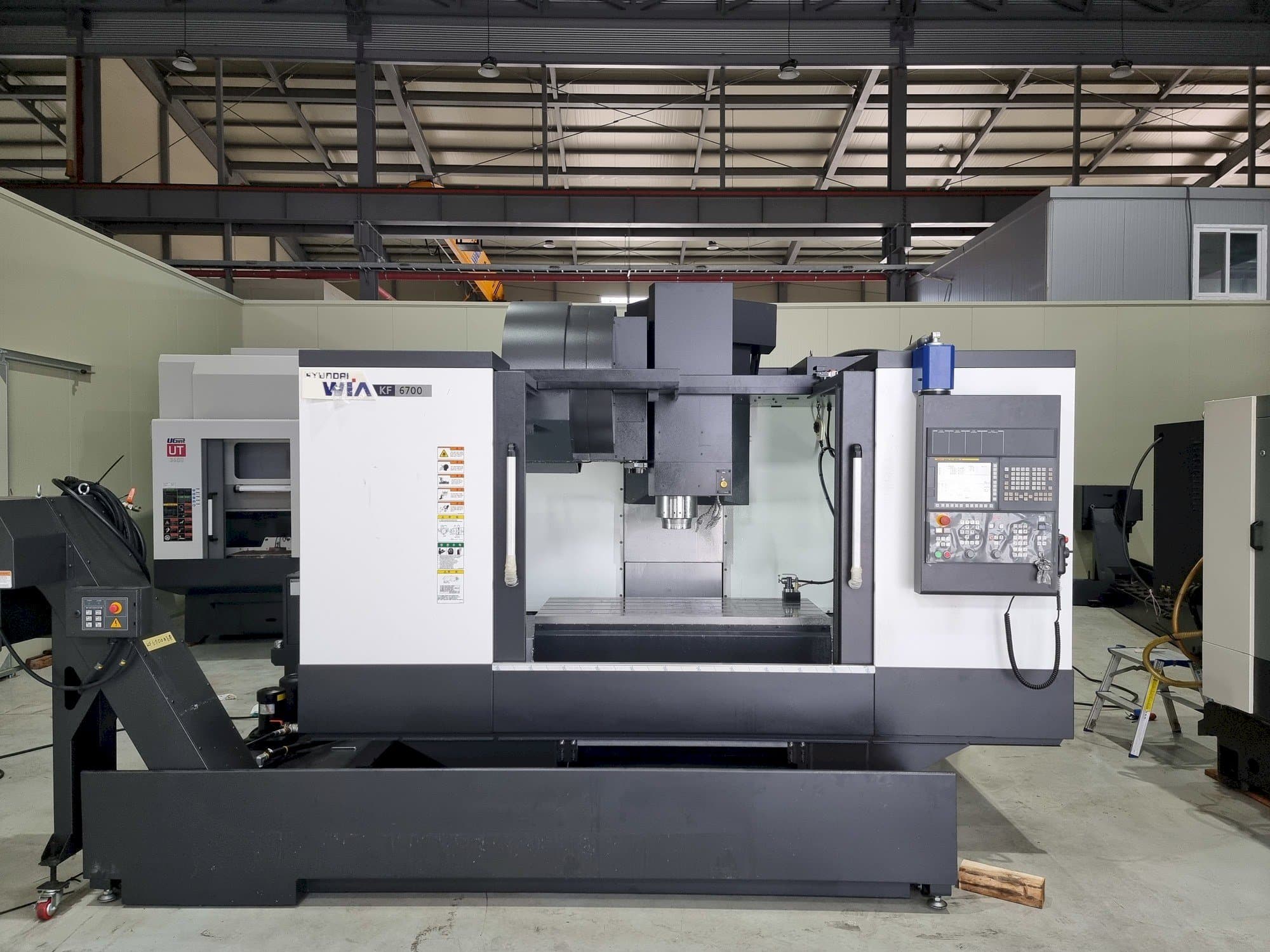 Vista Frontal  da Hyundai Wia KF 6700  máquina