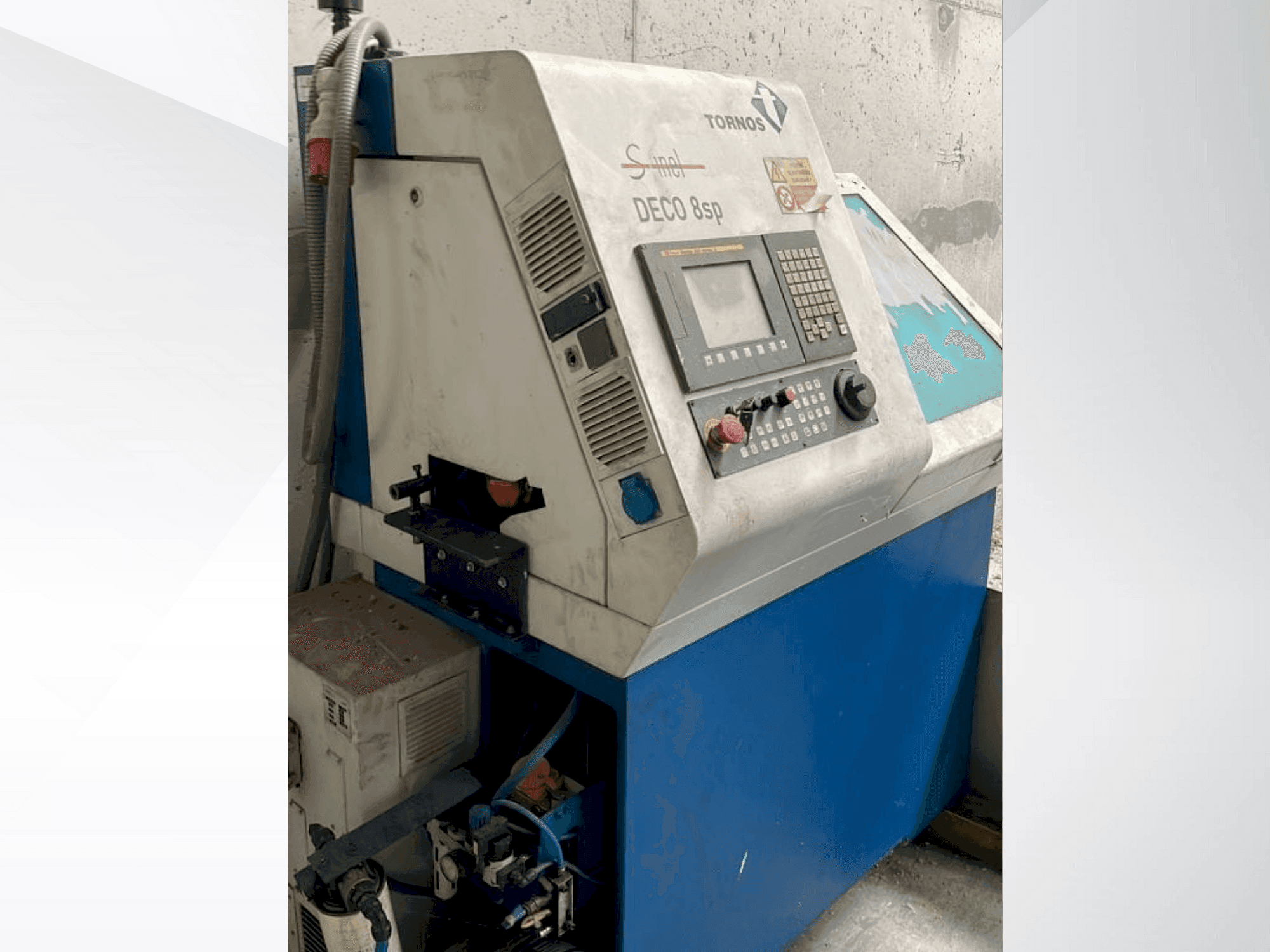 Vista Frontal  da TORNOS DECO 8sp  máquina