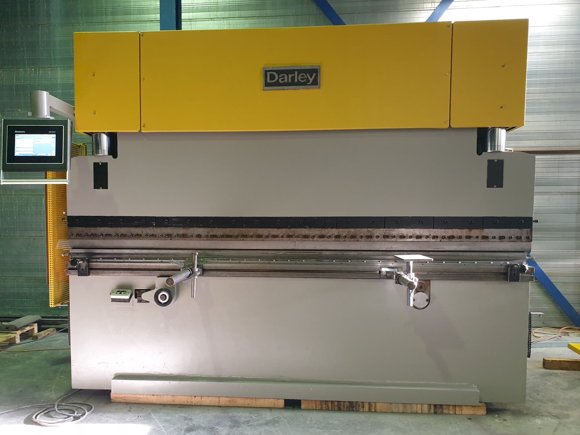 Vista Frontal  da Darley EHP 80 31/25  máquina