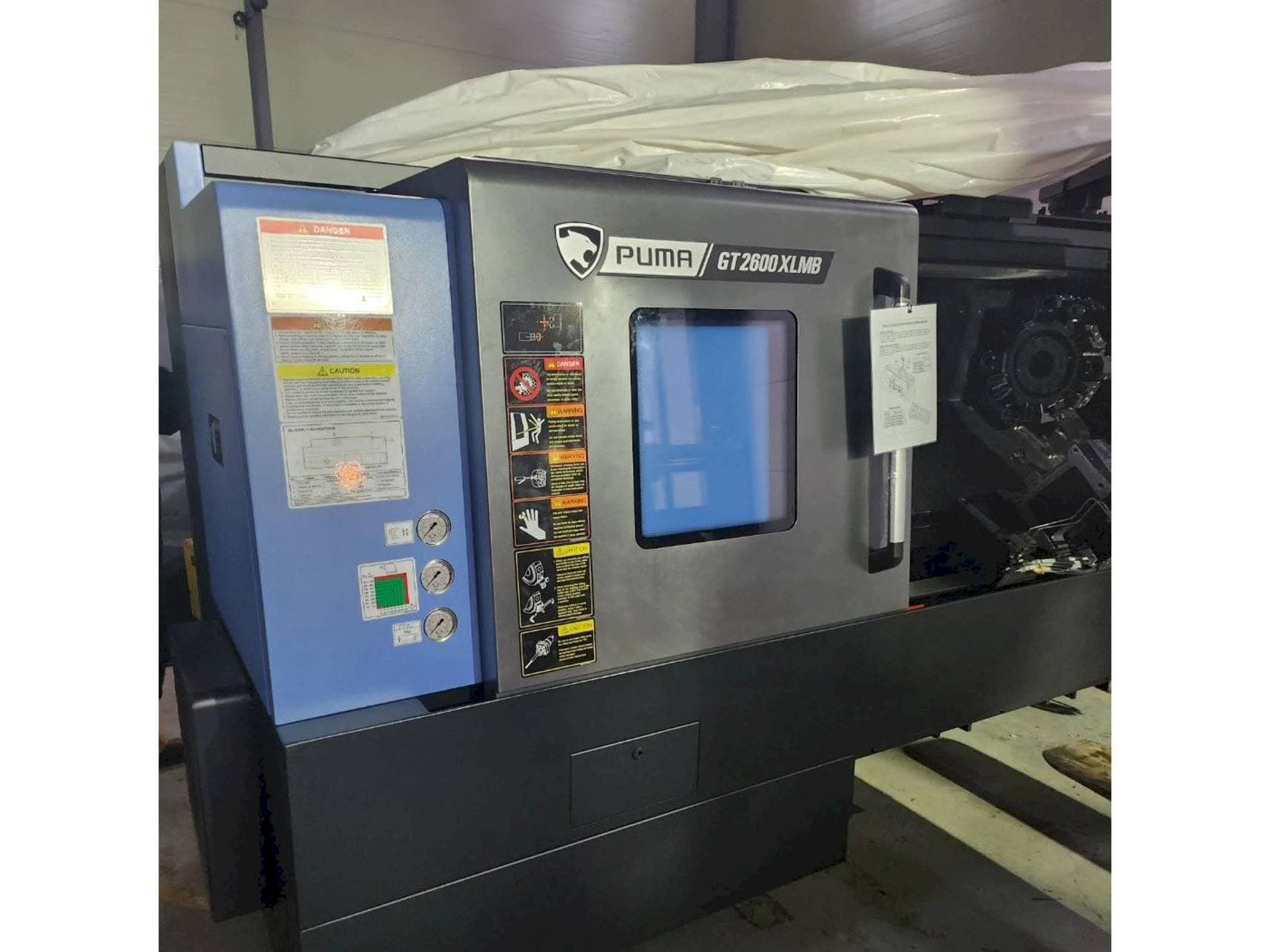 Vista Frontal  da DN SOLUTIONS   máquina