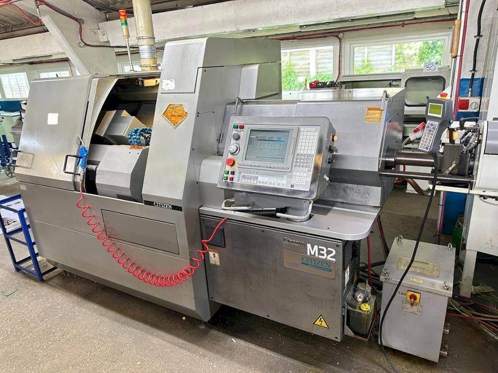 Vista Frontal  da Citizen M32V  máquina