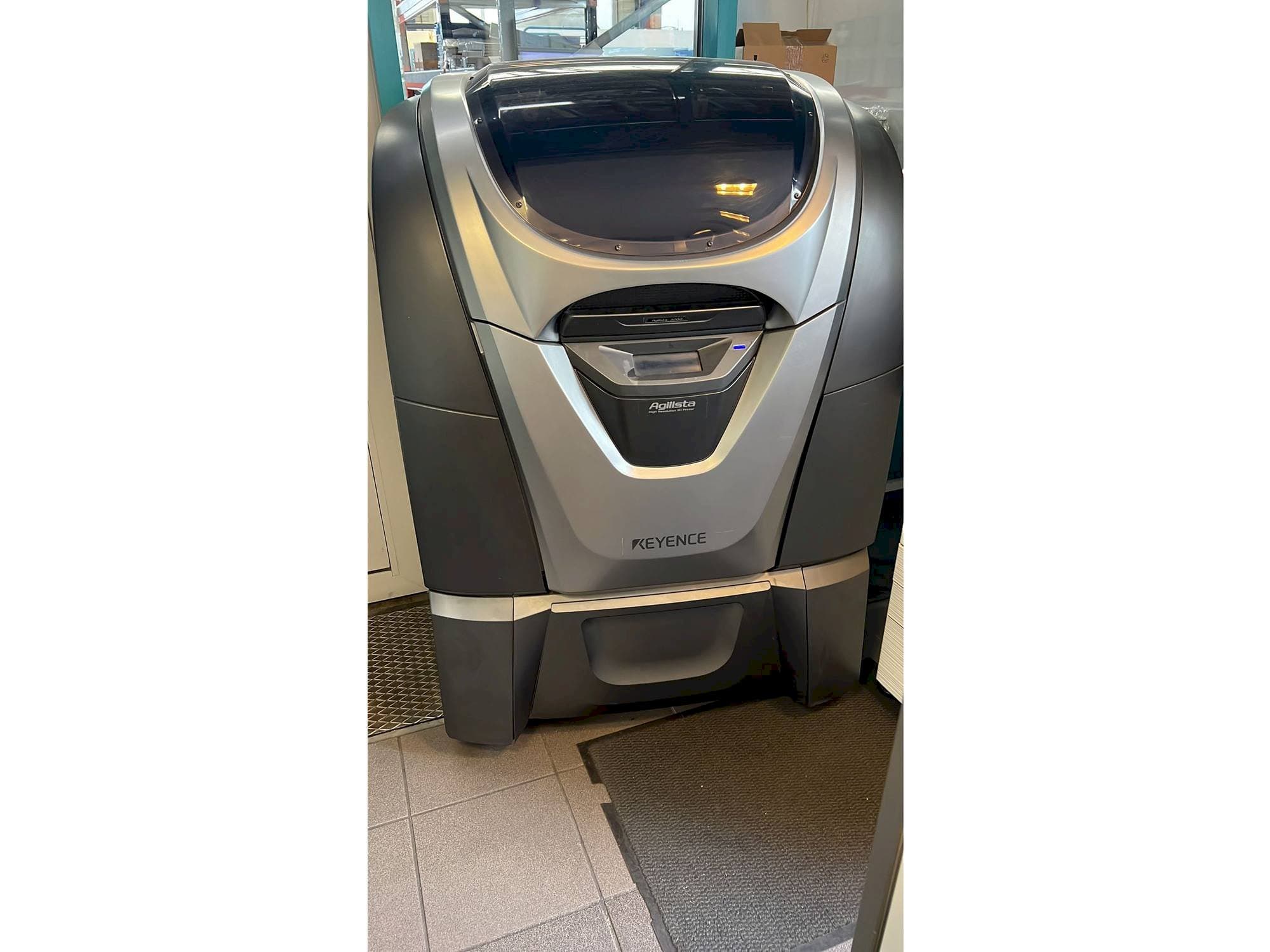 Vista Frontal  da KEYENCE Agilista 3200  máquina