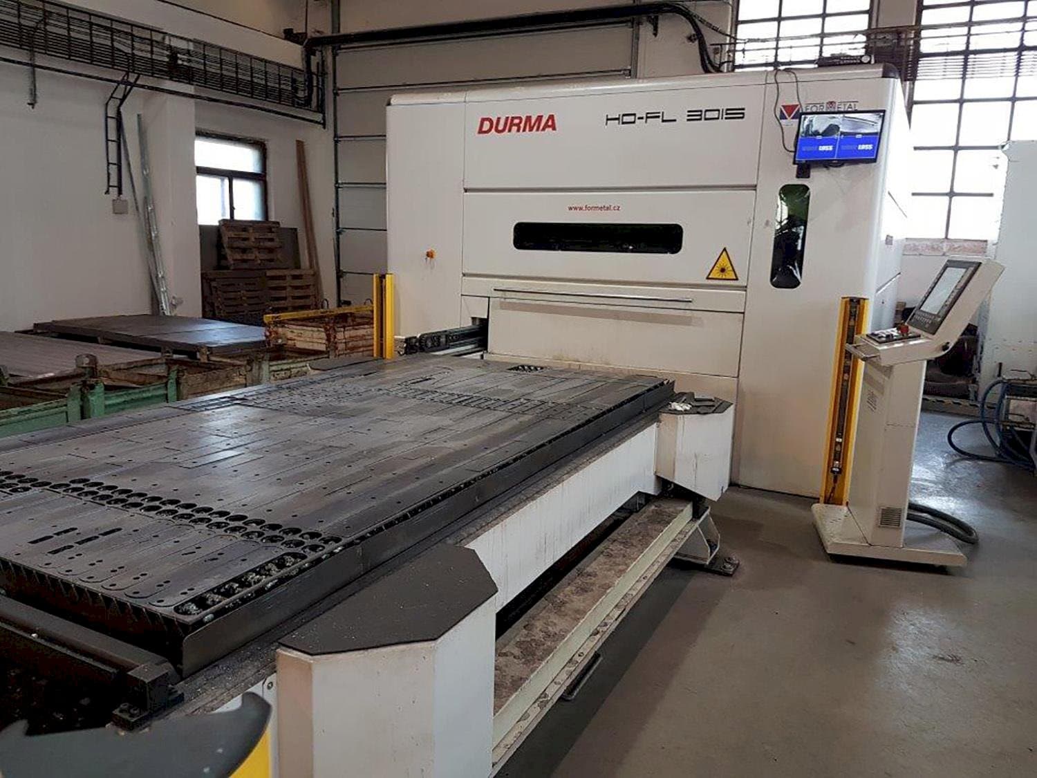 Vista Frontal  da Durma HD-FL 3015 L  máquina