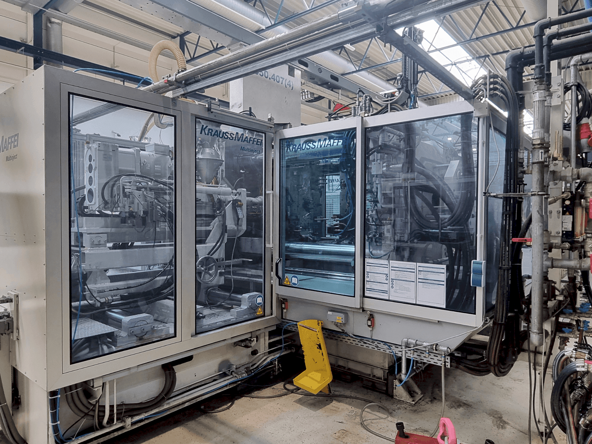 Vista Frontal  da Krauss Maffei 650-2700-390 CL  máquina