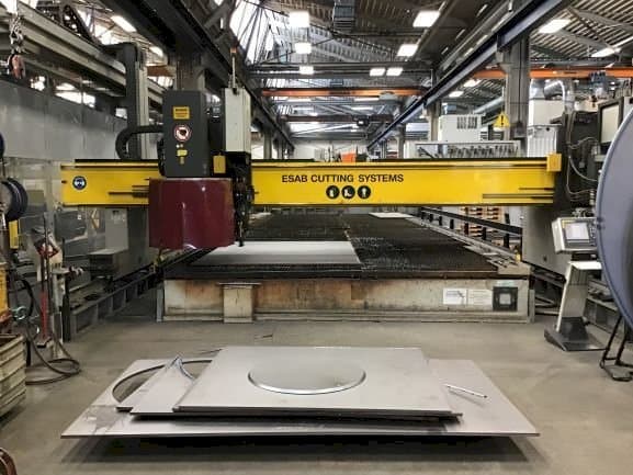 Vista Frontal  da ESAB NXB 6500  máquina