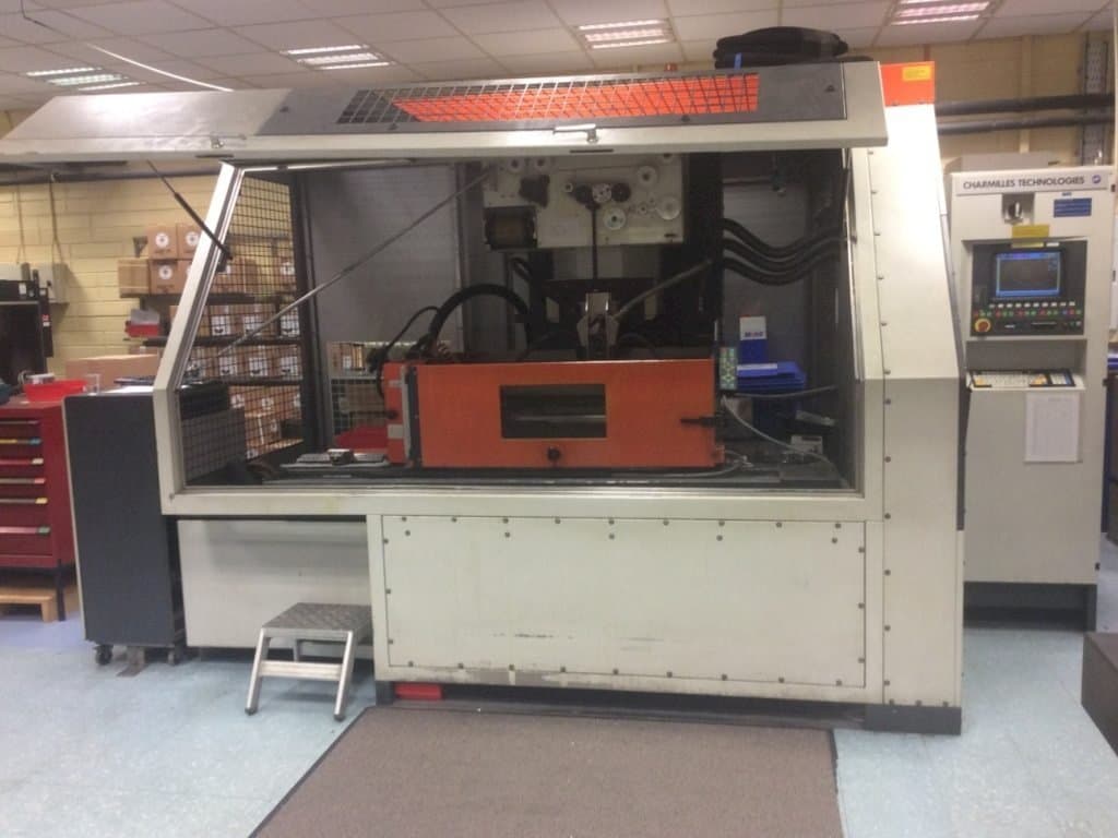 Vista Frontal  da CHARMILLES Robofil 4020 SI  máquina