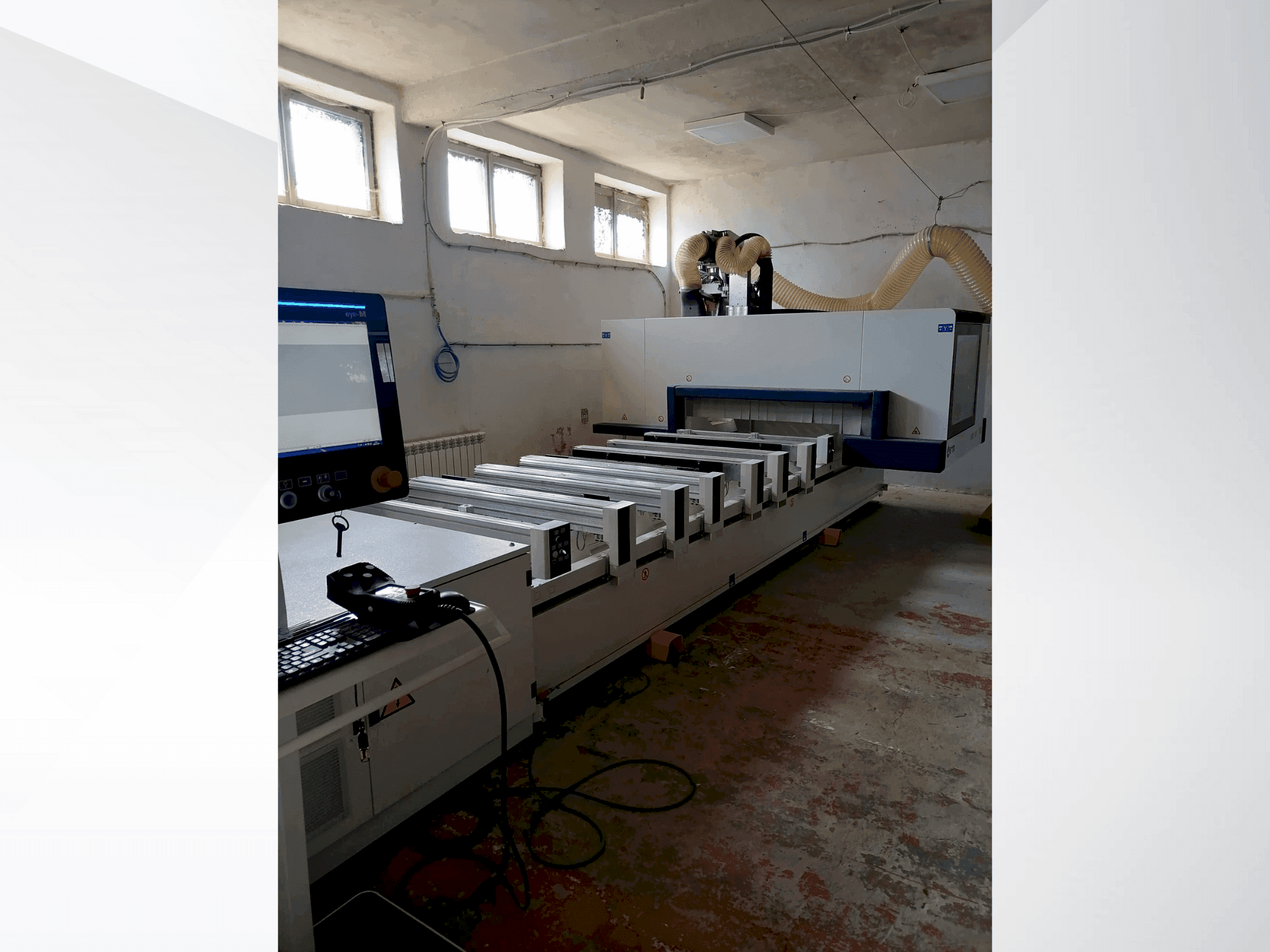 Vista Frontal  da SCM Morbidelli M100  máquina