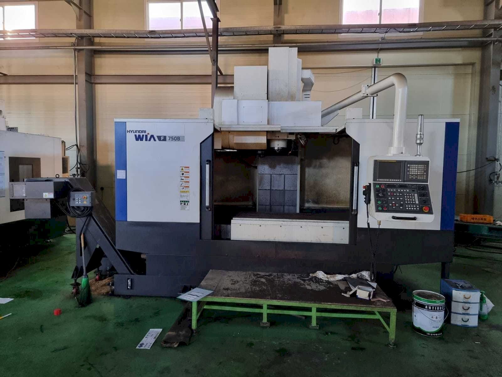 Vista Frontal  da Hyundai Wia F750B  máquina