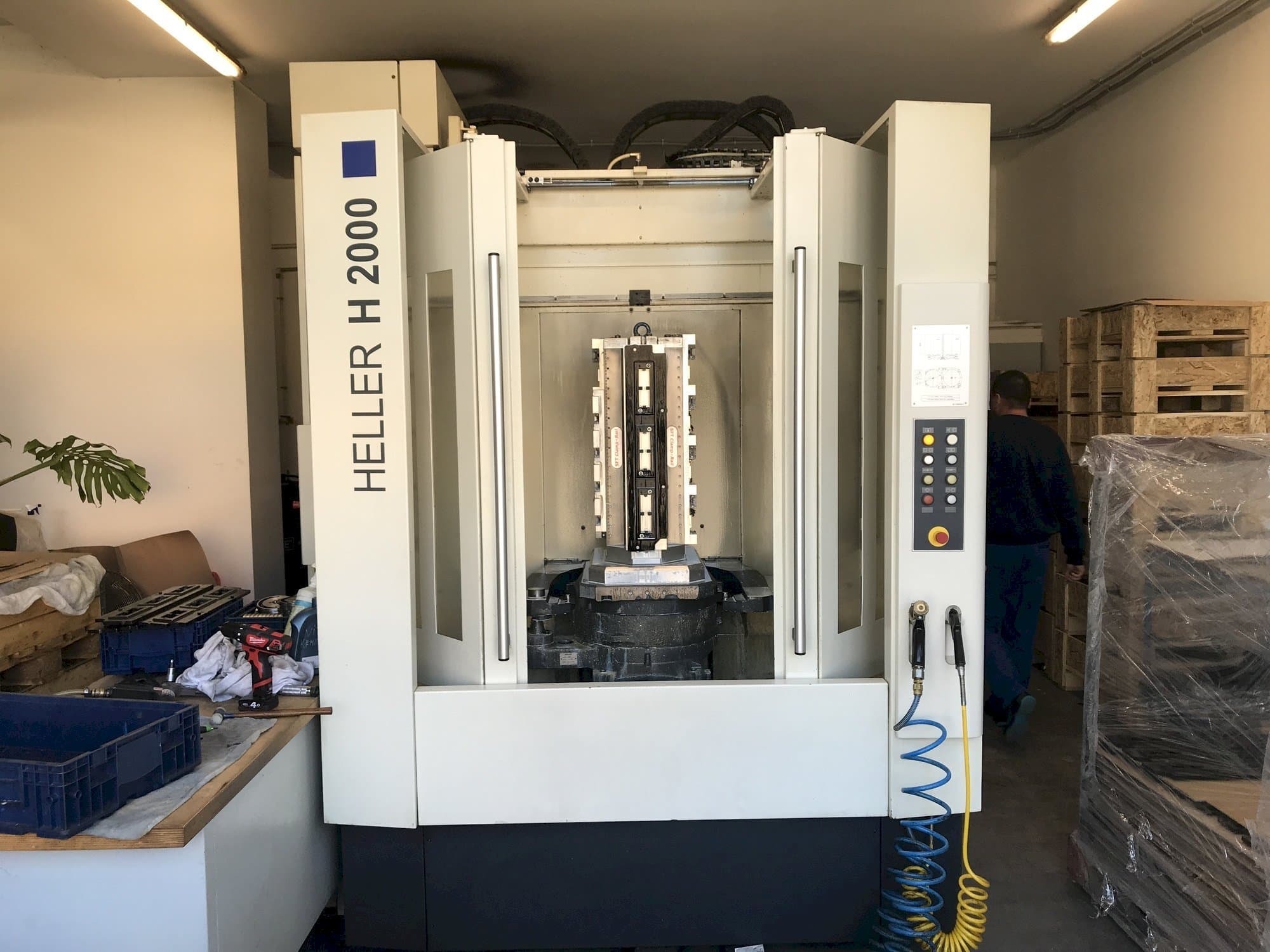 Vista Frontal  da HELLER H2000  máquina