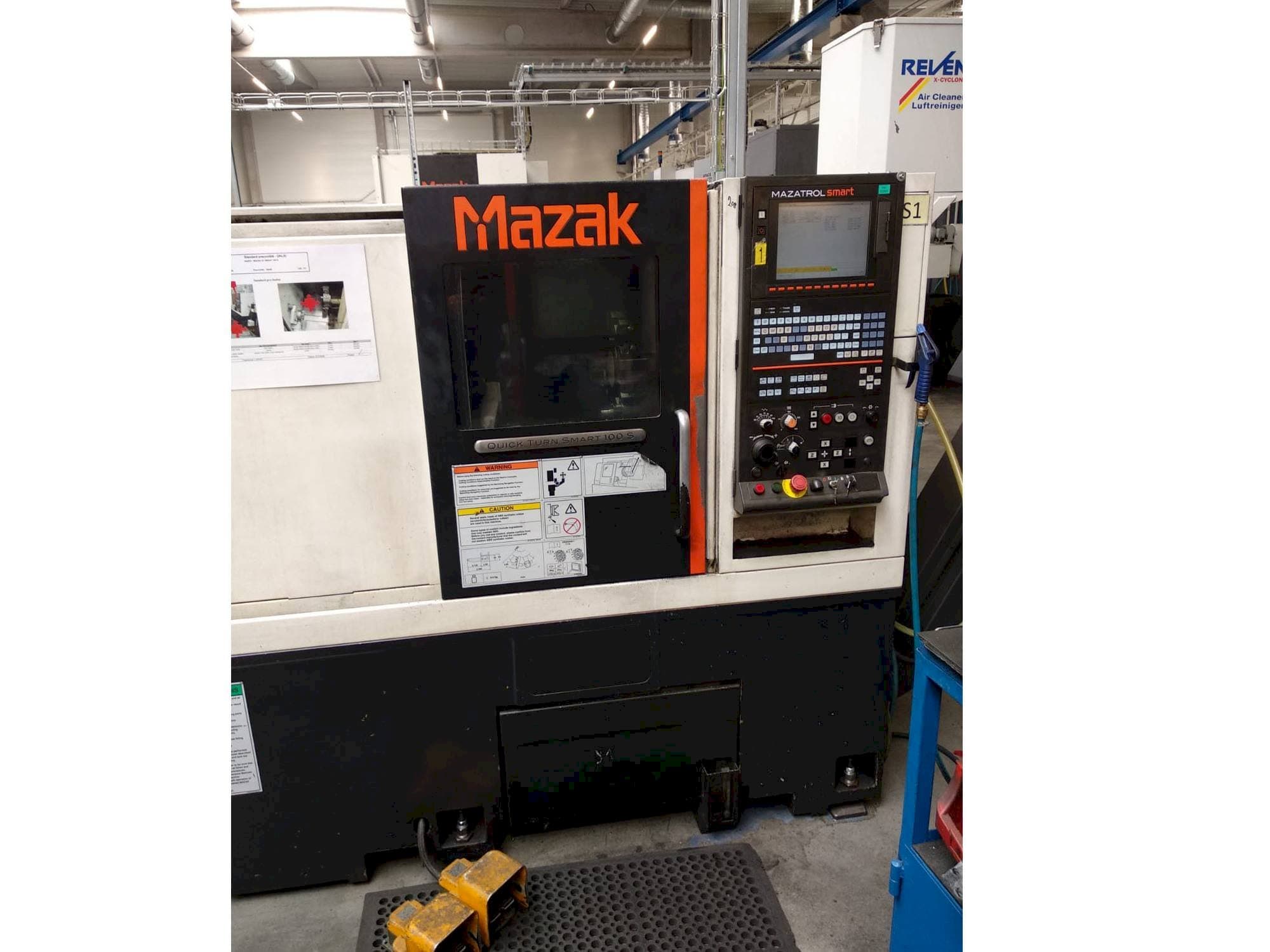 Vista Frontal  da Mazak Quick Turn Smart 100 S  máquina