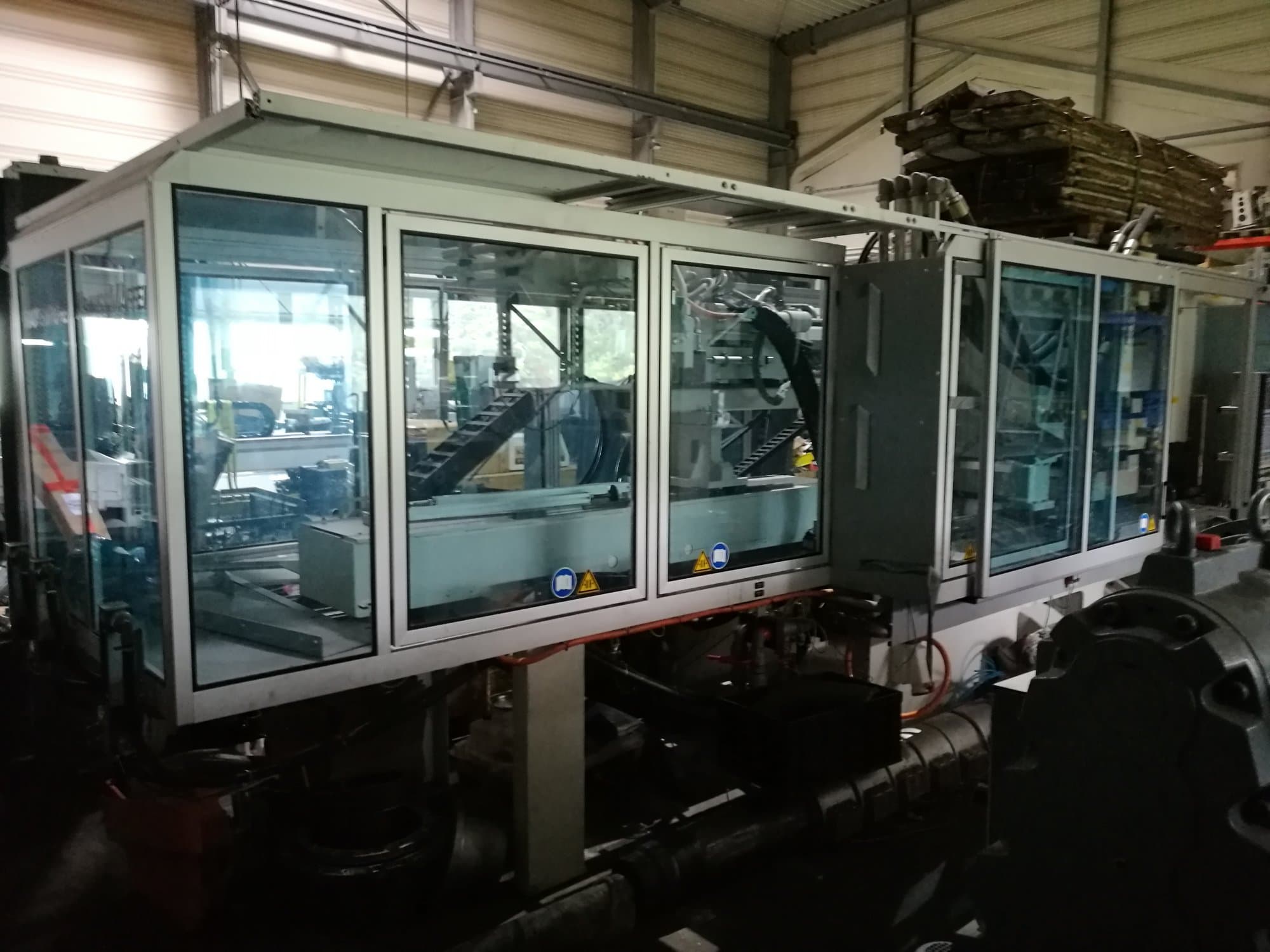 Vista Frontal  da Krauss Maffei 280-700-700 C3 Twin  máquina