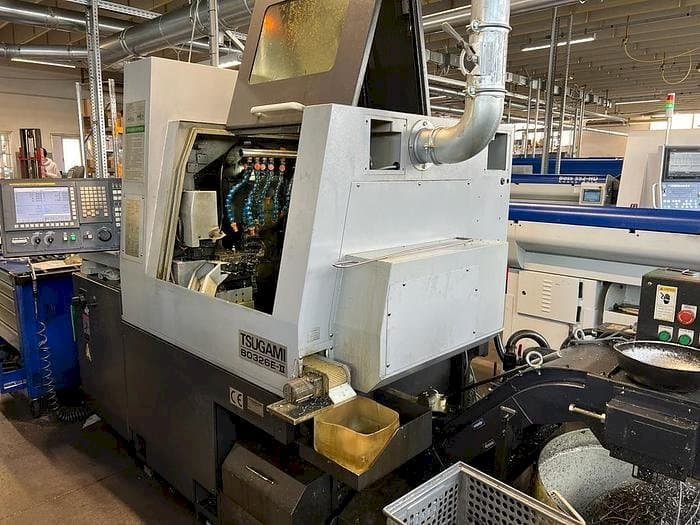 Vista Frontal  da TSUGAMI B0326E-II  máquina