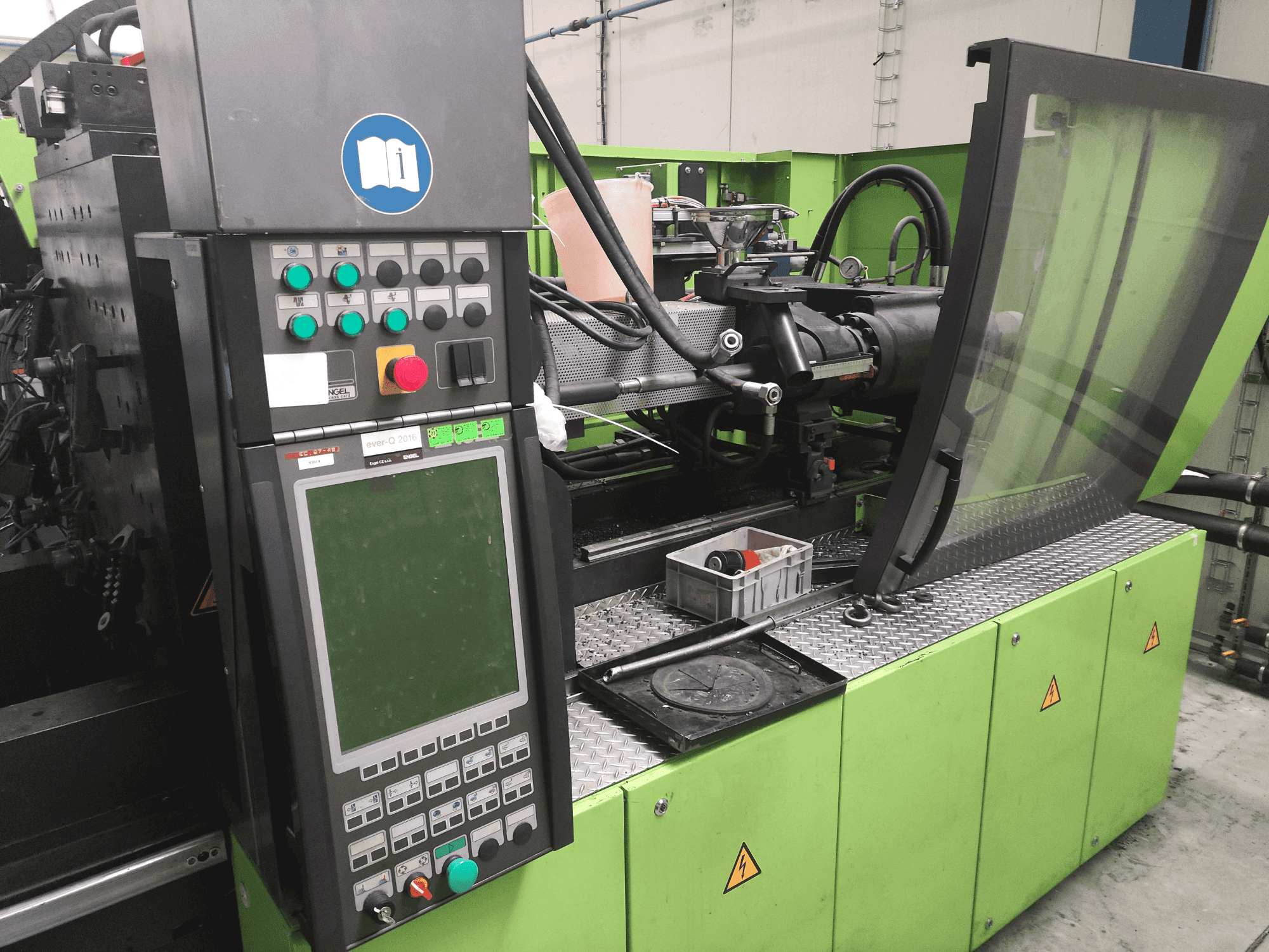 Vista Frontal  da Engel Victory 750H/330V/220 combi  máquina