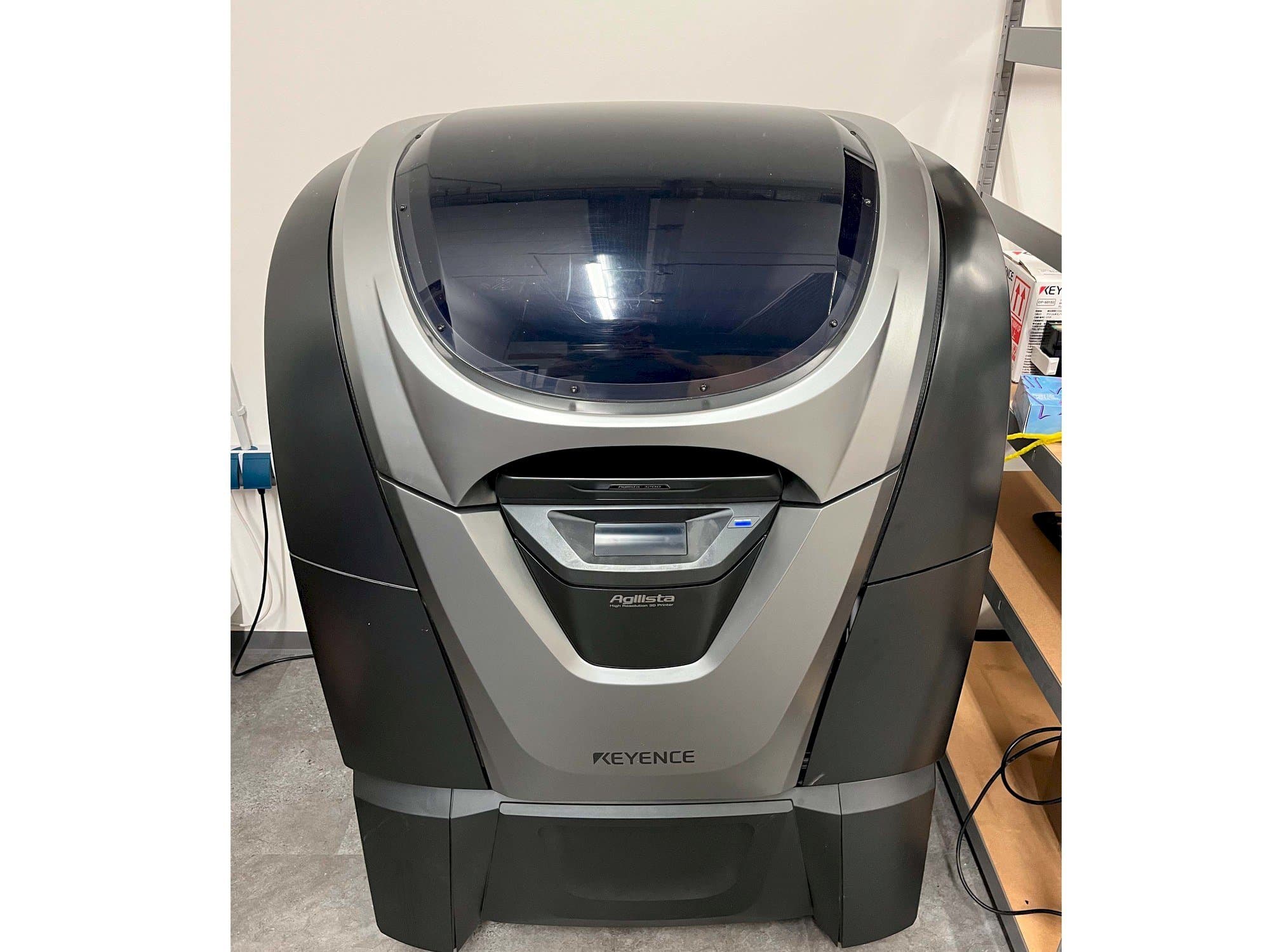 Vista Frontal  da KEYENCE Agilista 3200-w  máquina