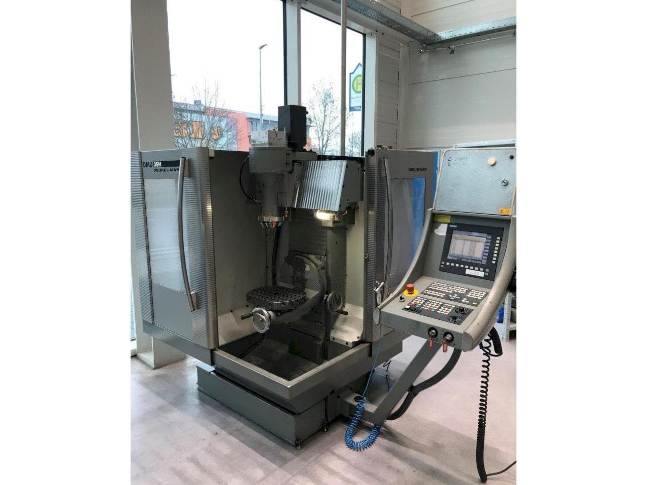 Vista Frontal  da DECKEL MAHO DMU 35 M  máquina