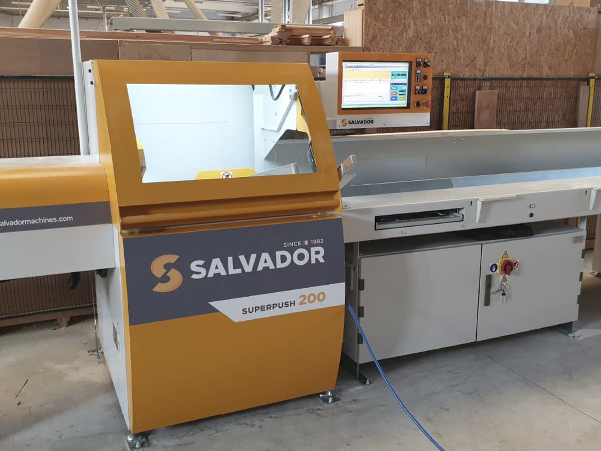 Vista Frontal  da SALVADOR Superpush 200  máquina