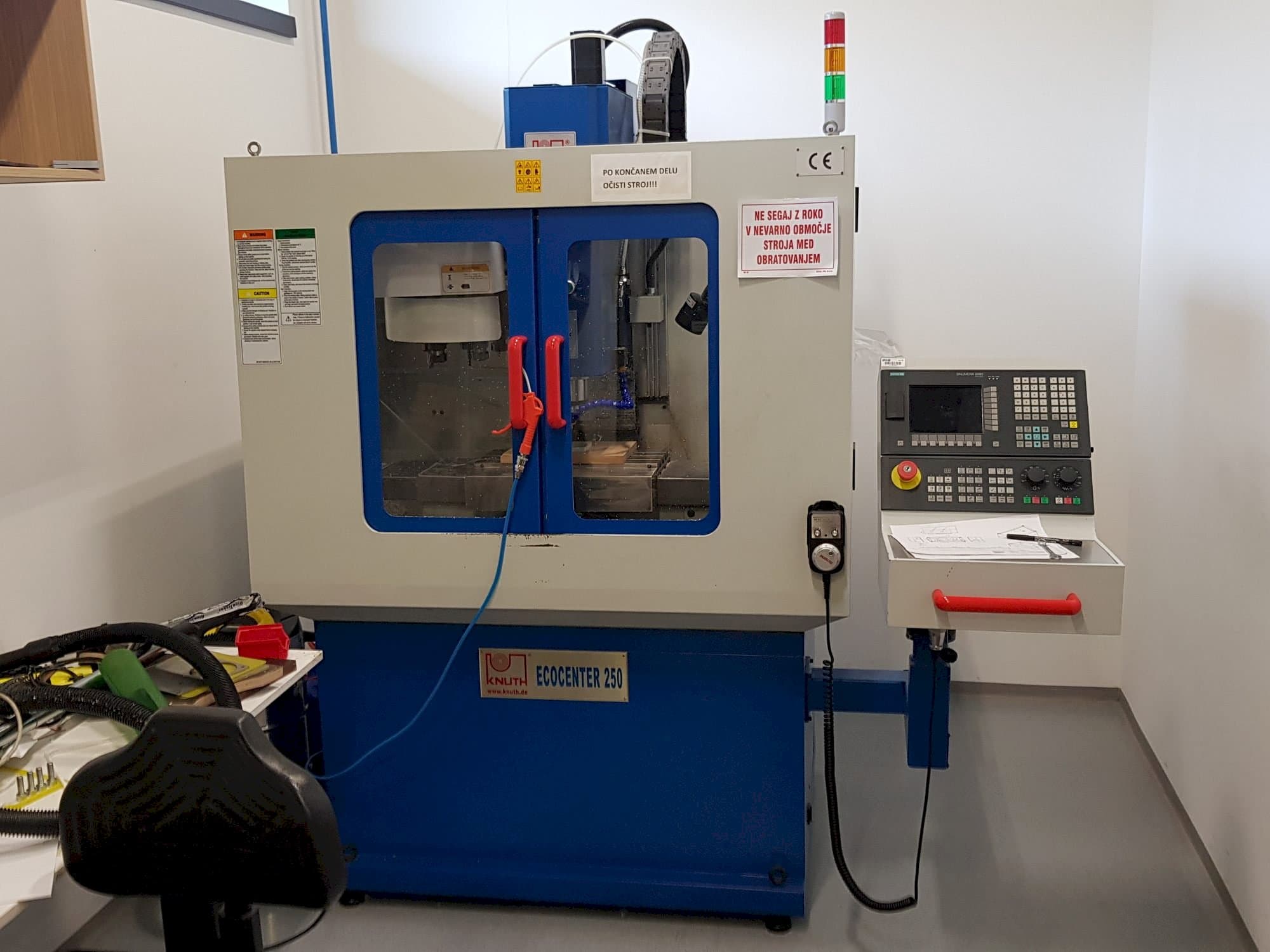 Vista Frontal  da KNUTH EcoCenter 250  máquina