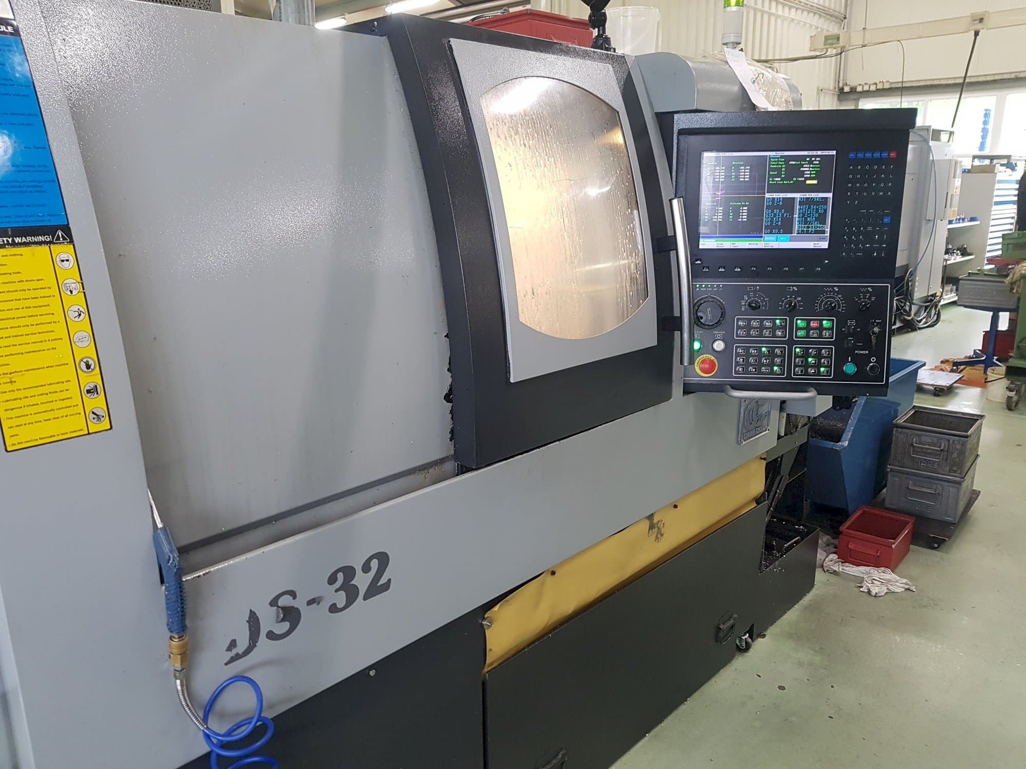 Vista Frontal  da Chiah-Chyun CDS-32  máquina