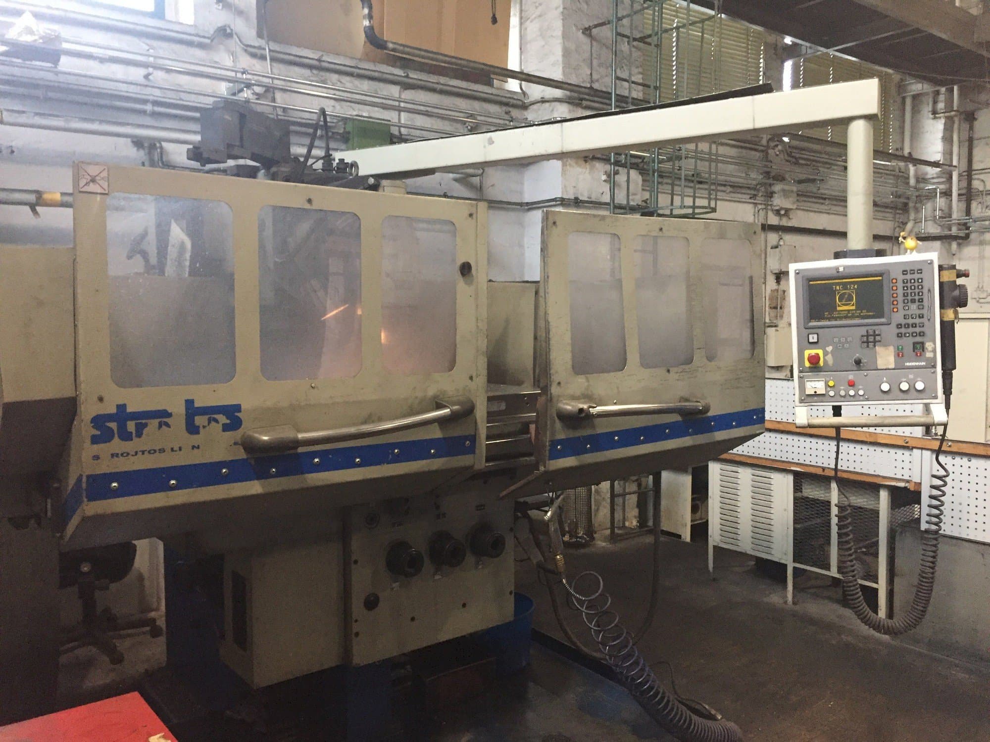 Vista Frontal  da Strojtos  FGS 63 NCP  máquina