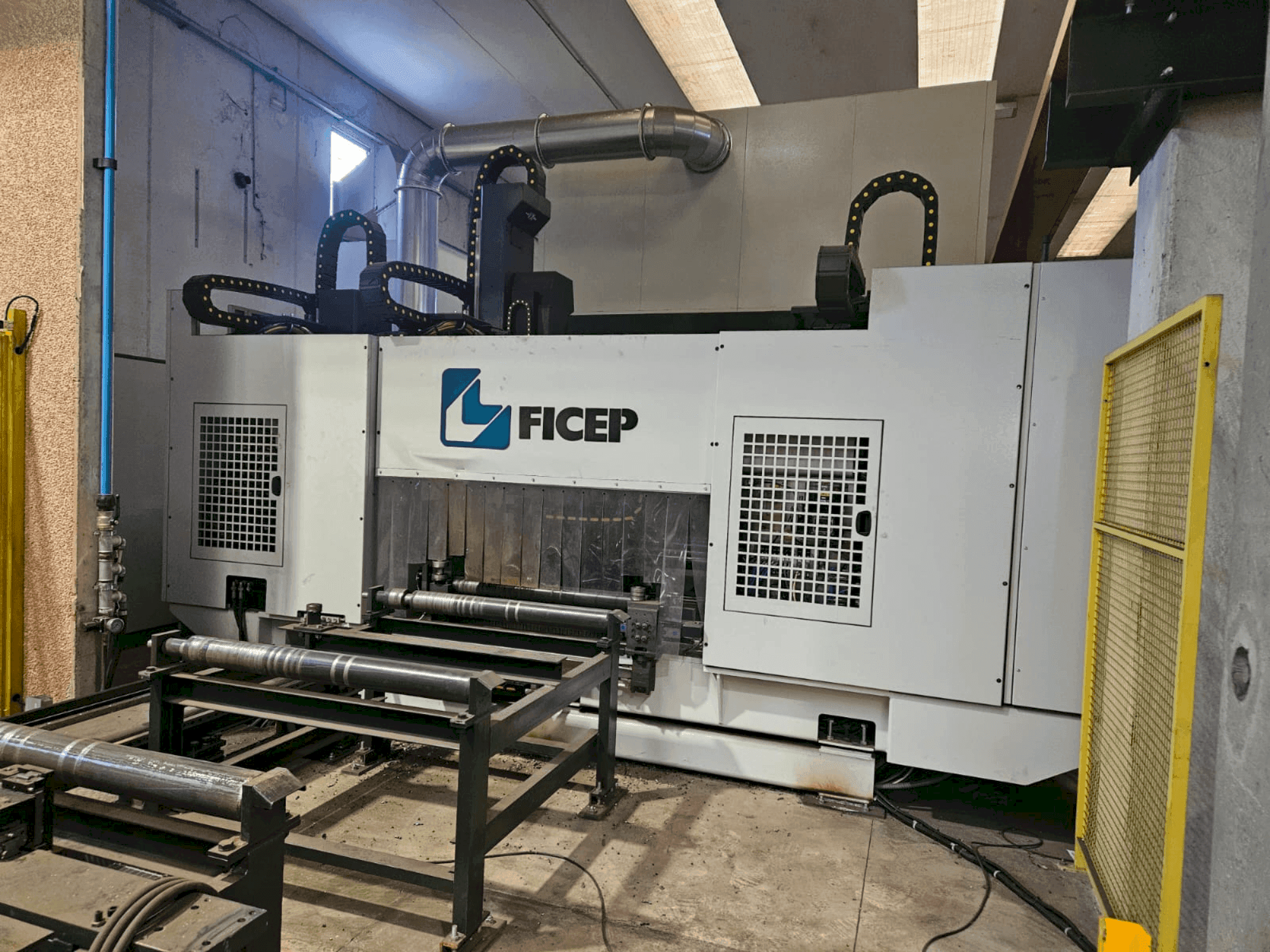 Vista Frontal  da FICEP VALIANT 1004 VLFRC  máquina