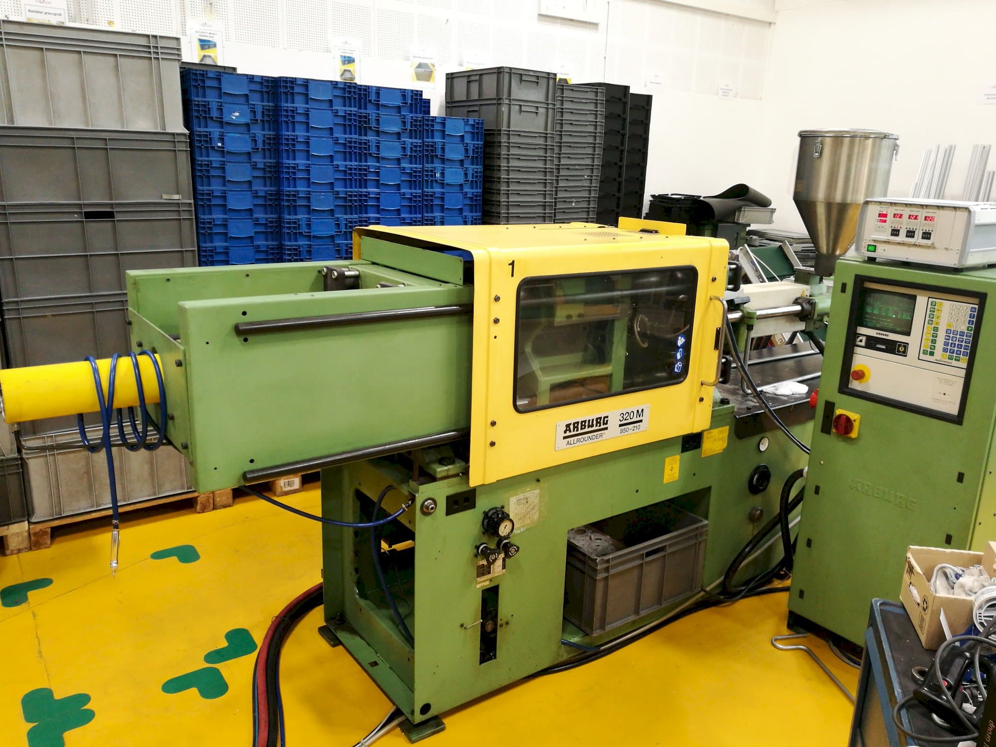 Vista Esquerda  da Arburg 320 M 850-210  máquina