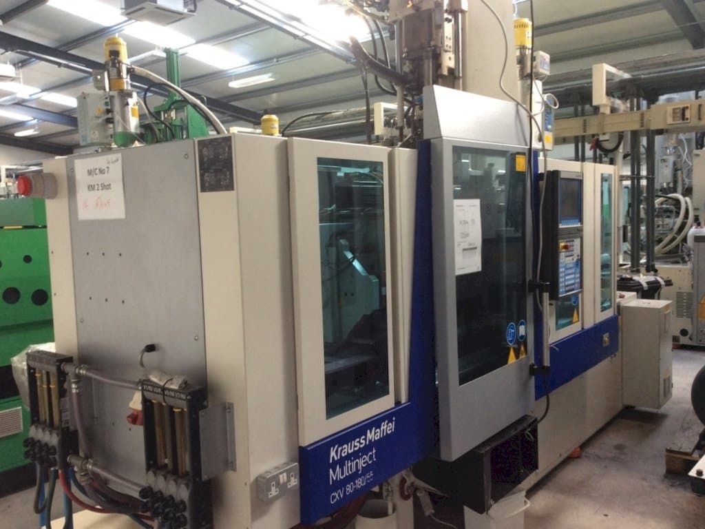 Vista Frontal  da Krauss Maffei Multinject 80-180-55 CX V  máquina