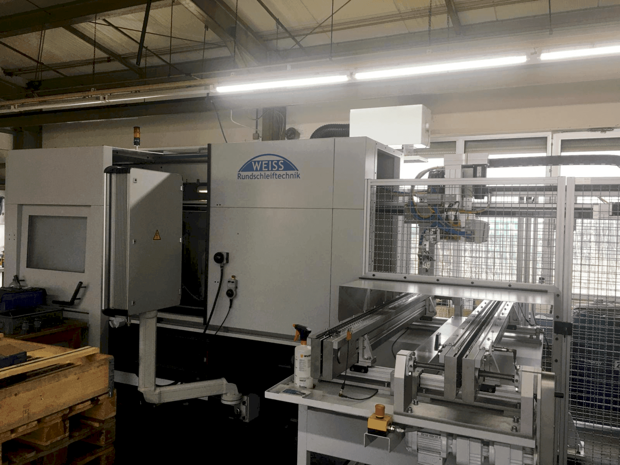 Vista Frontal  da WEISS Rundschleiftechnik K52  máquina
