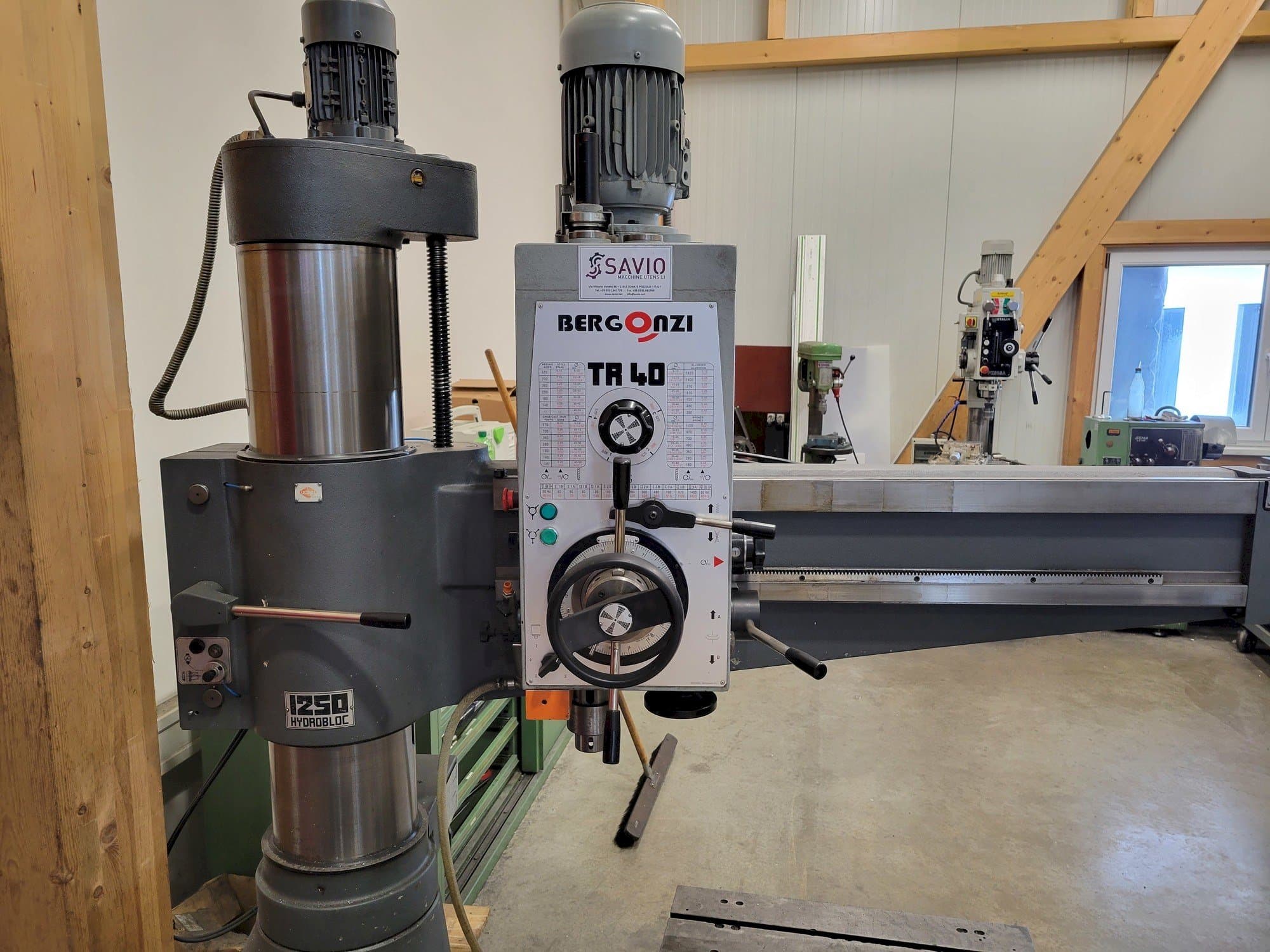 Vista Frontal  da BERGONZI TR40/1250H  máquina