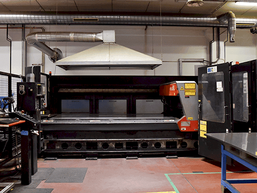 Vista Frontal  da AMADA FO-3015  máquina