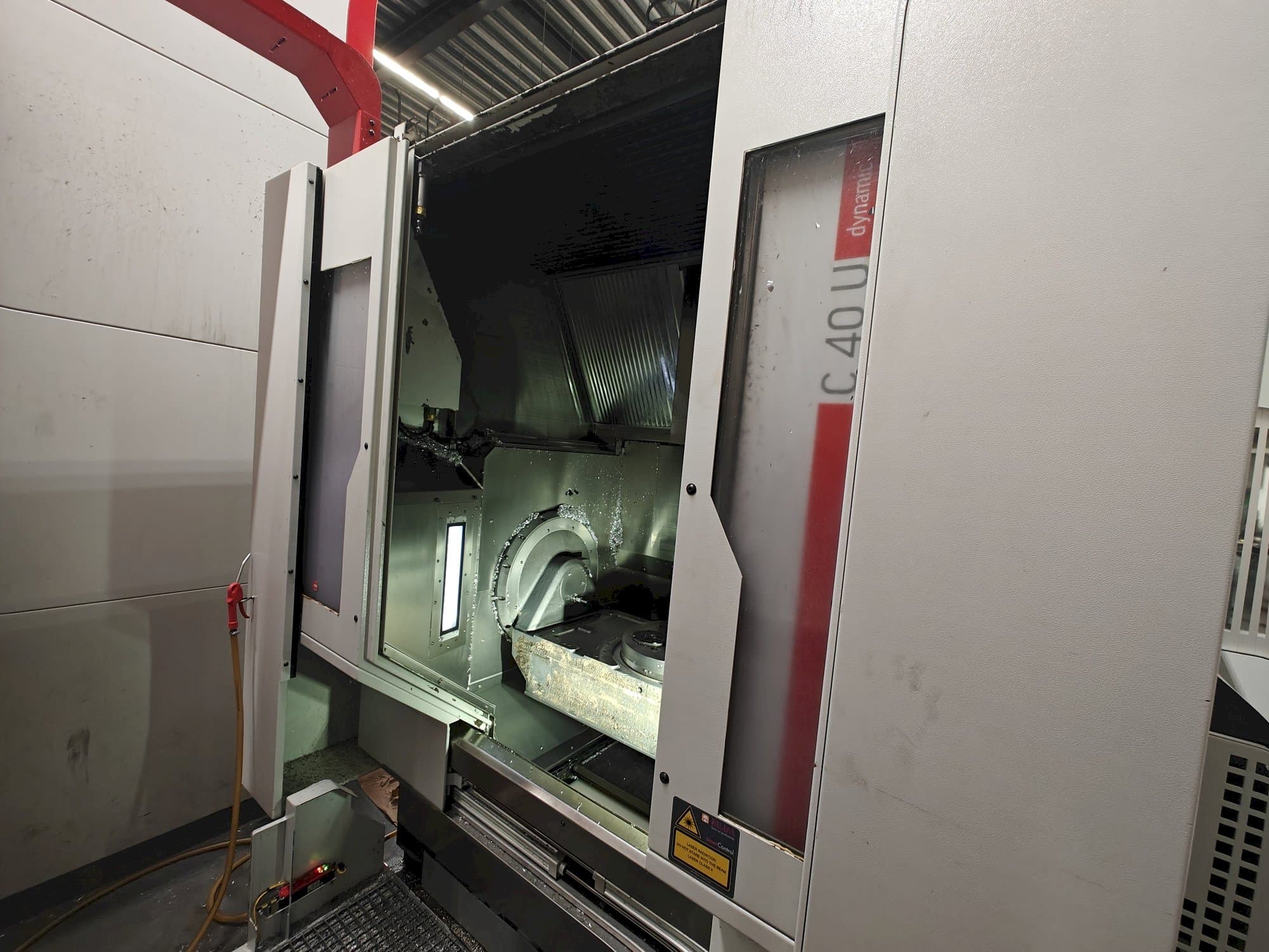 Vista Frontal  da HERMLE C 40 U  máquina