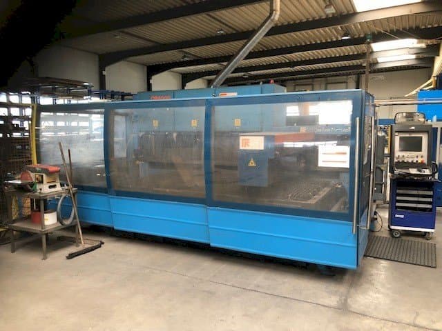 Vista Frontal  da Prima Industrie Platino 1530  máquina