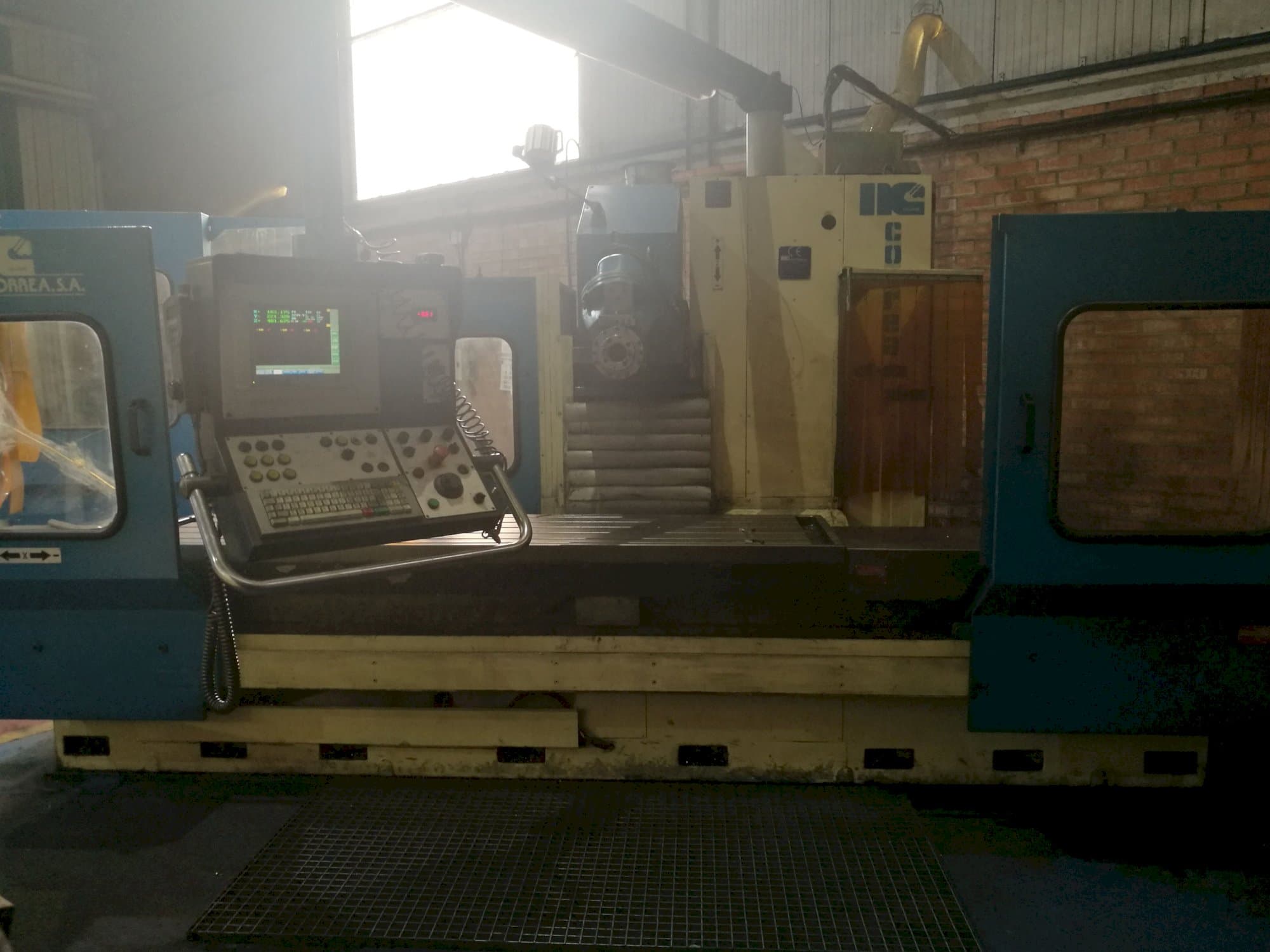 Vista Frontal  da Correa CF 22/25  máquina