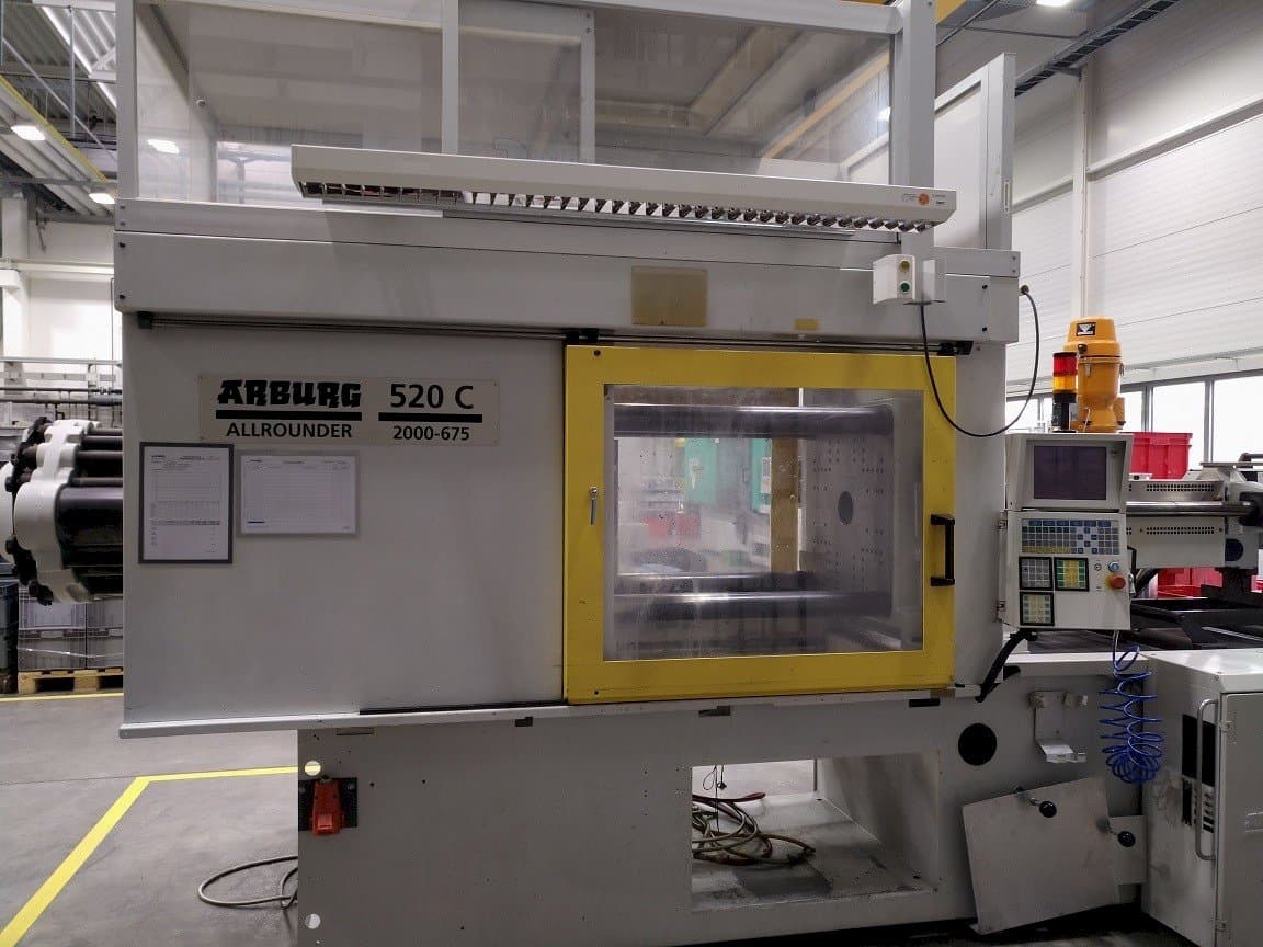 Vista Frontal  da Arburg 520 C 2000–675  máquina