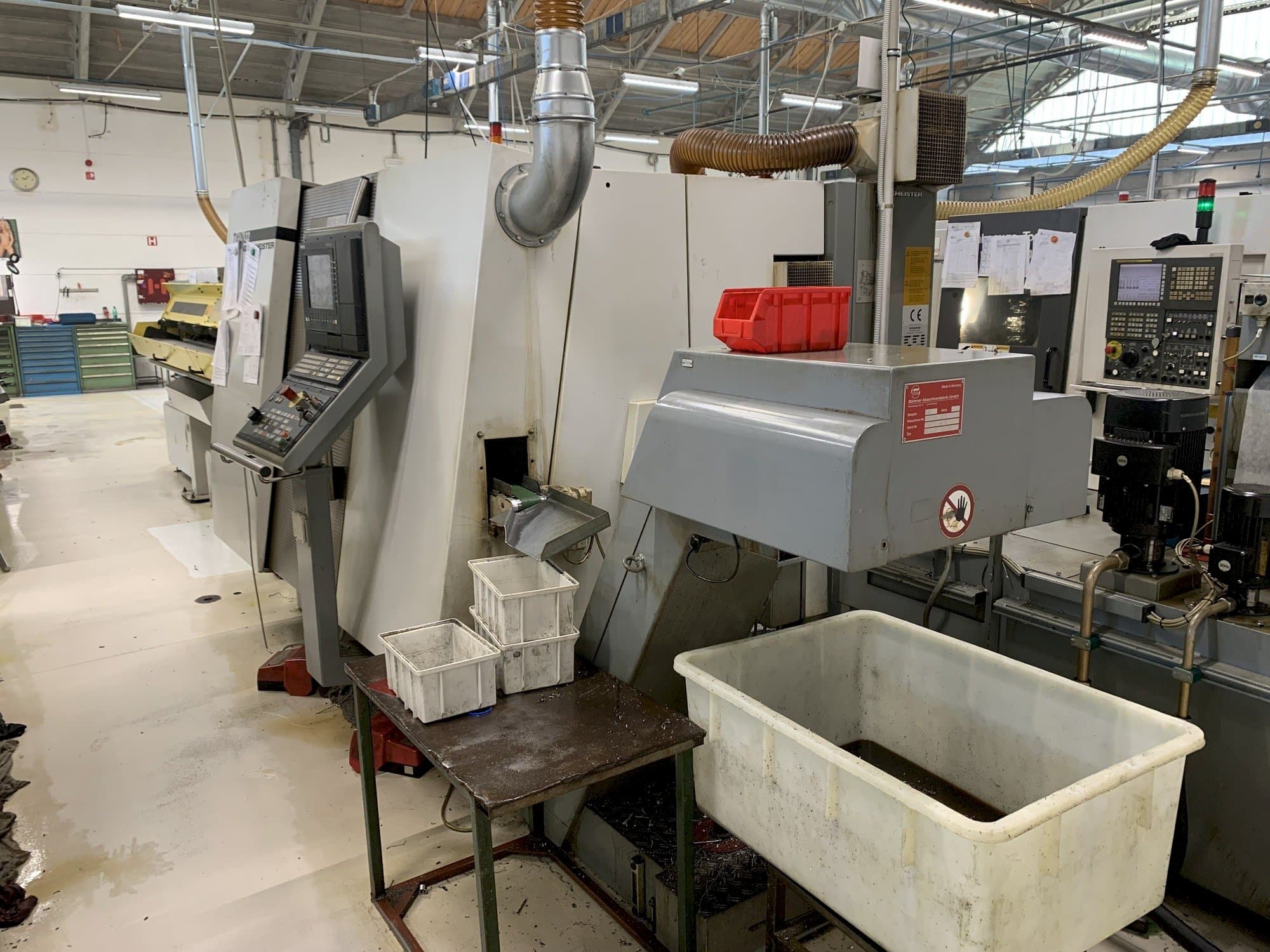 Vista Frontal  da Gildemeister Twin 32  máquina