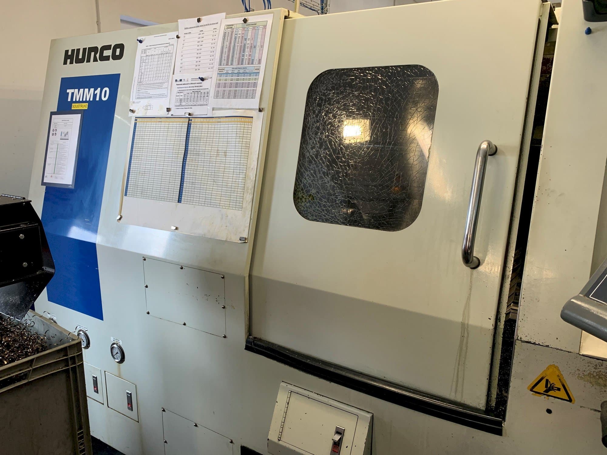 Vista Frontal  da Hurco TMM 10  máquina