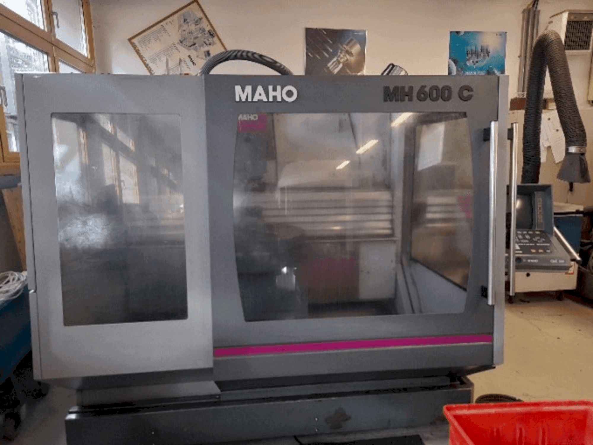 Vista Frontal  da MAHO MH 600 C  máquina