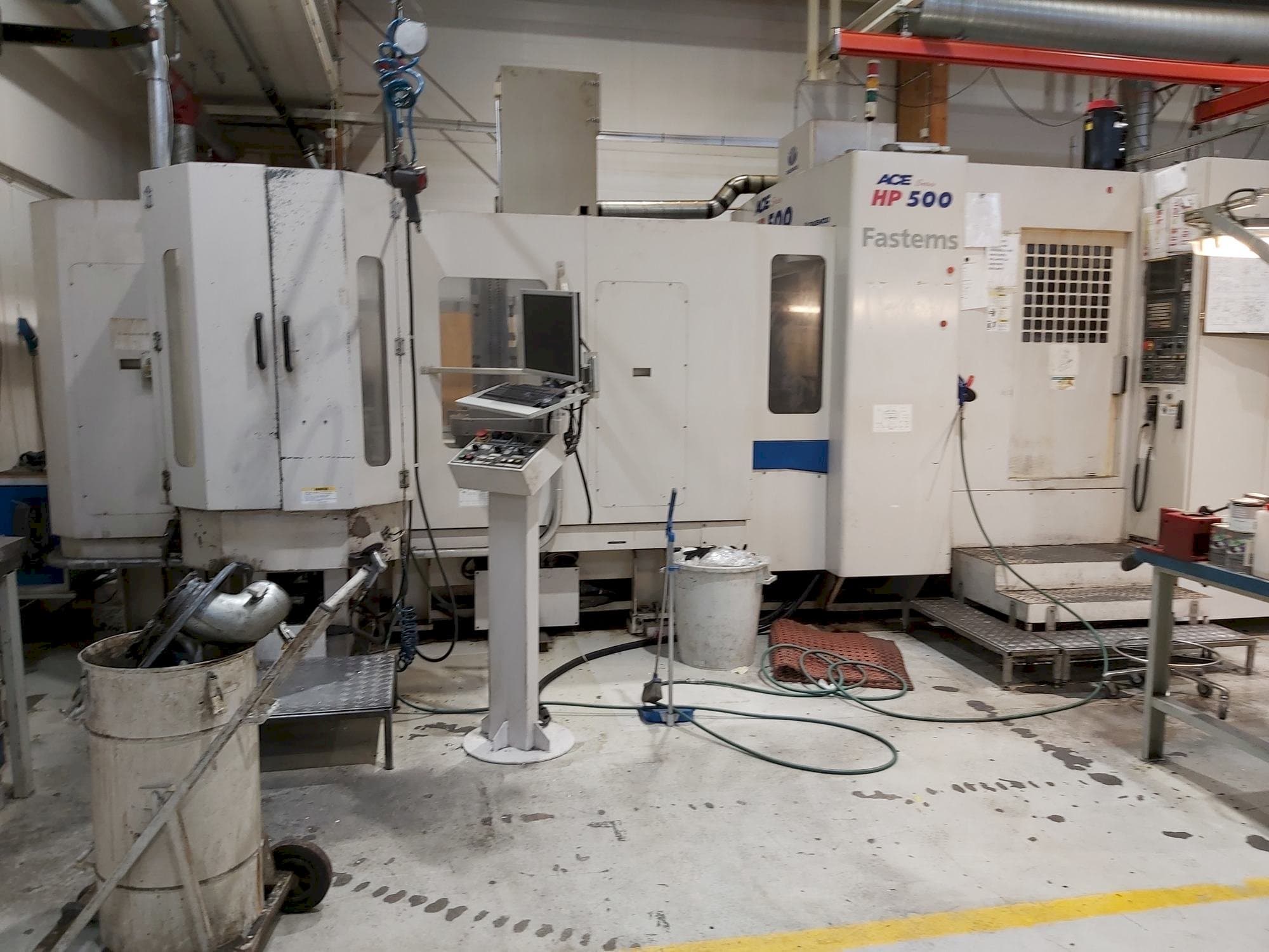 Vista Frontal  da Doosan ACE 500 HP  máquina