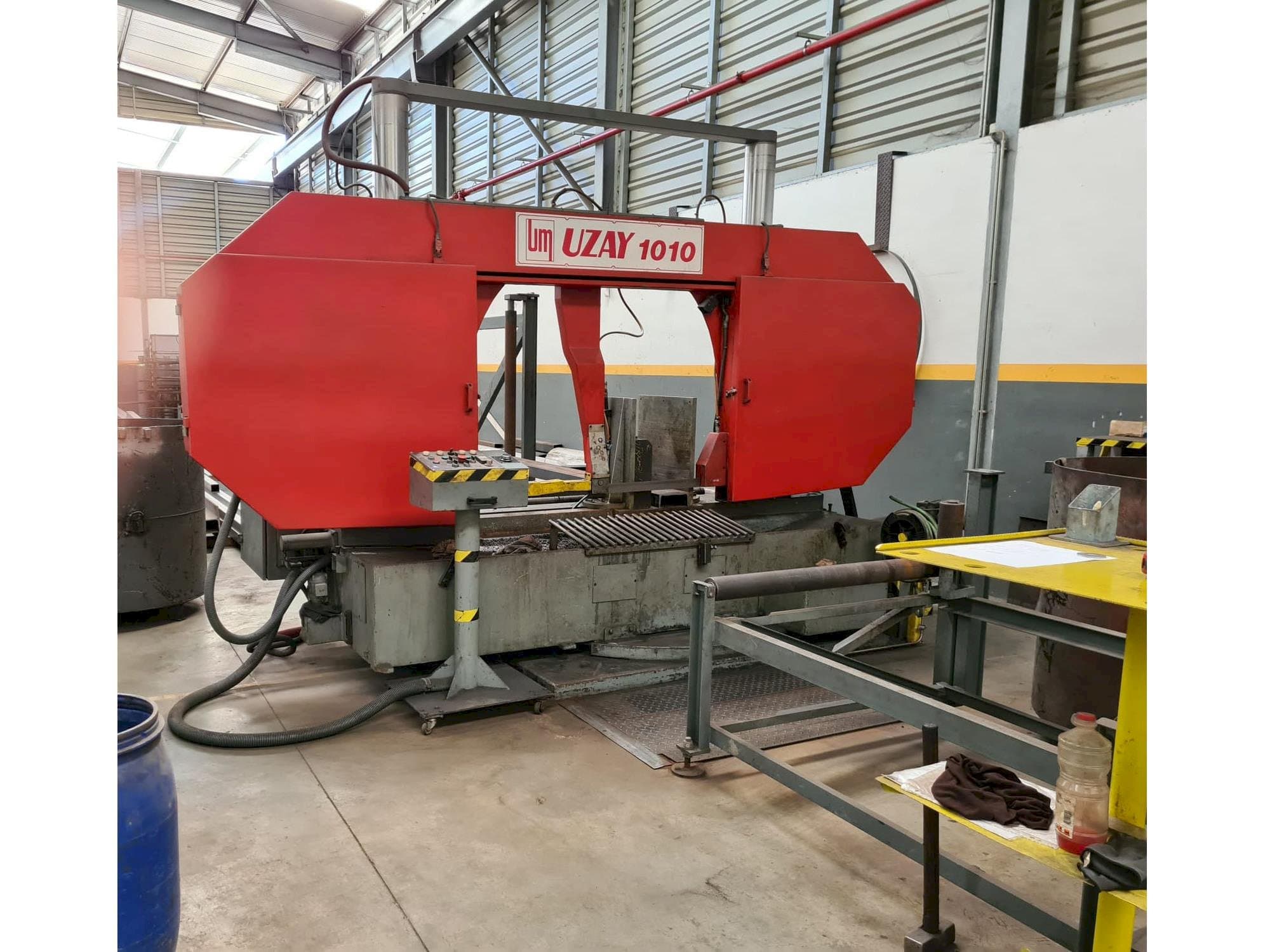 Vista Frontal  da UZAY MAKINA UMSY 1010  máquina