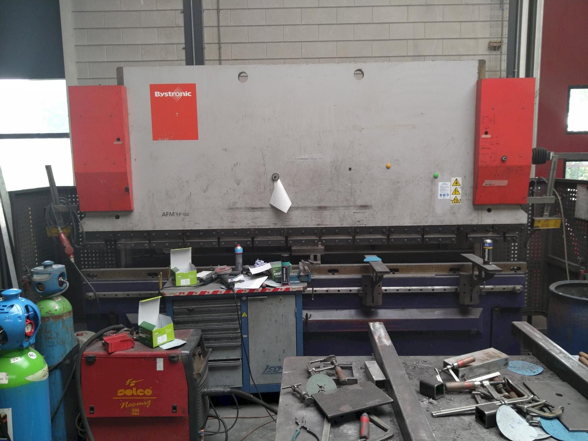 Vista Frontal  da Bystronic EP40-160  máquina