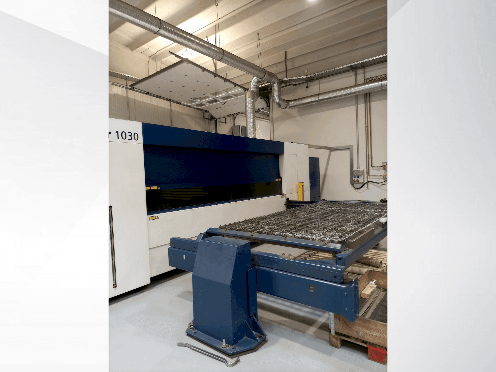 Vista Frontal  da TRUMPF TruLaser 1030  máquina