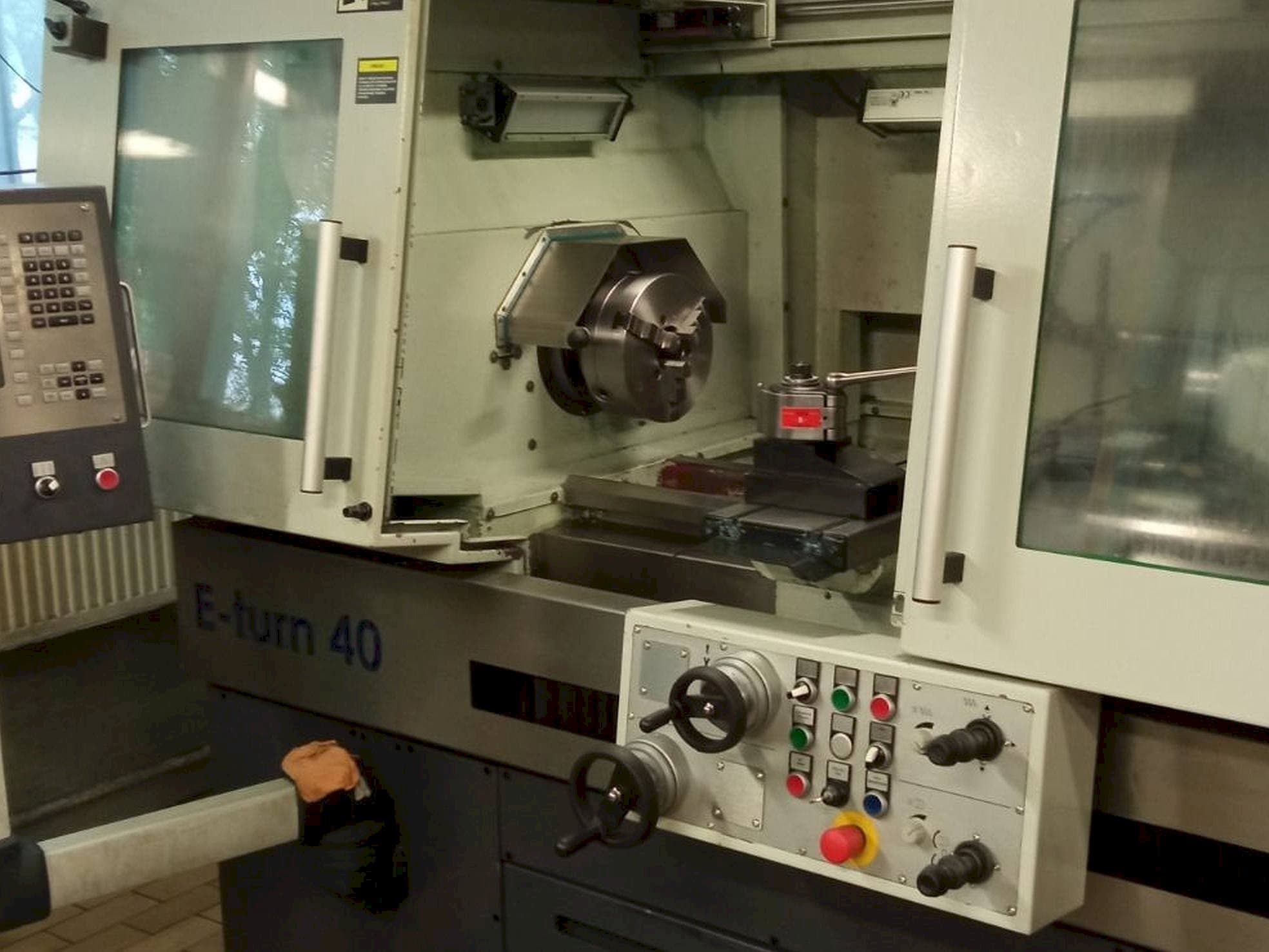 Vista Frontal  da Avia									 E-turn 40  máquina