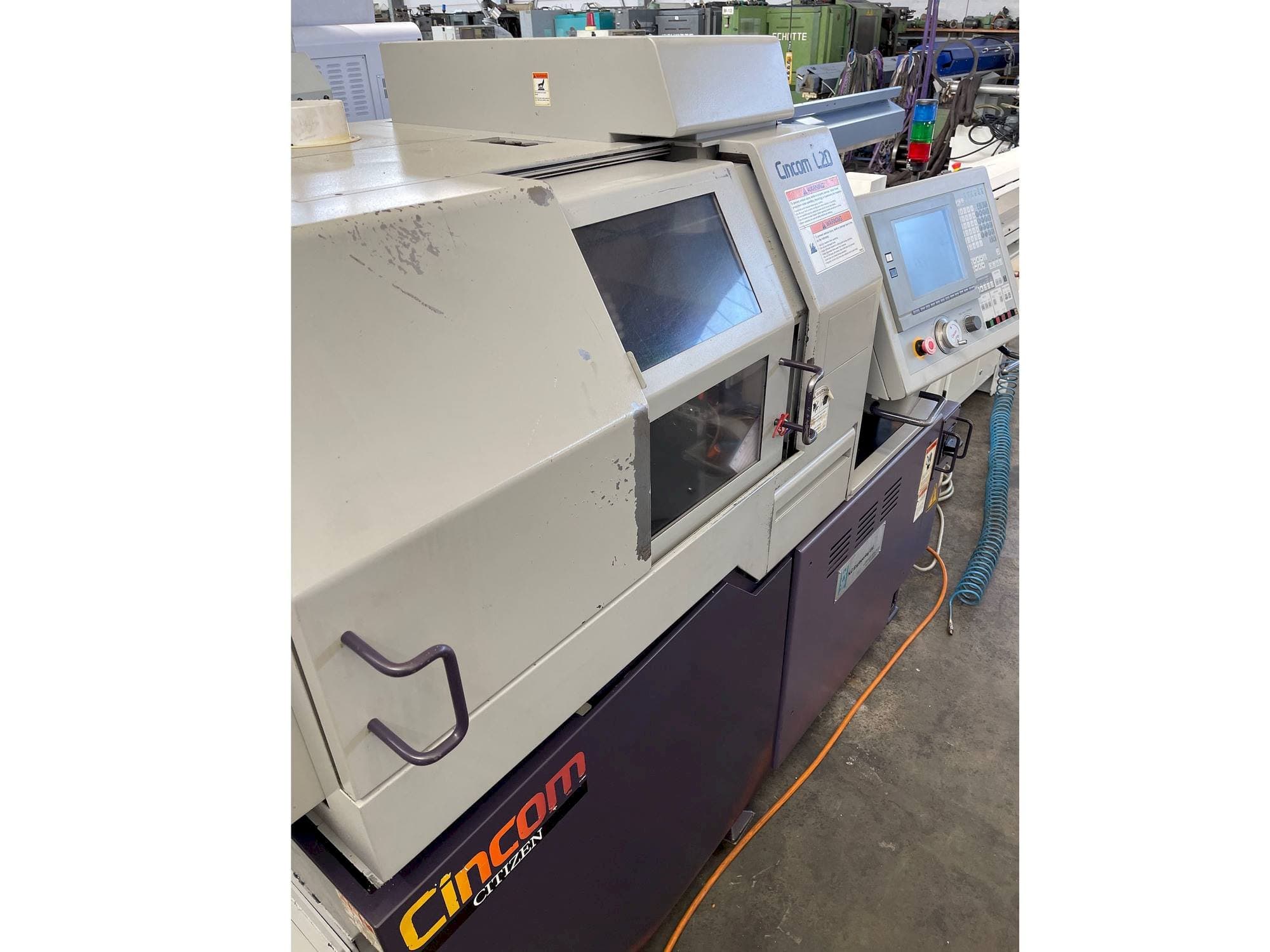 Vista Frontal  da Citizen L5 20-VII  máquina